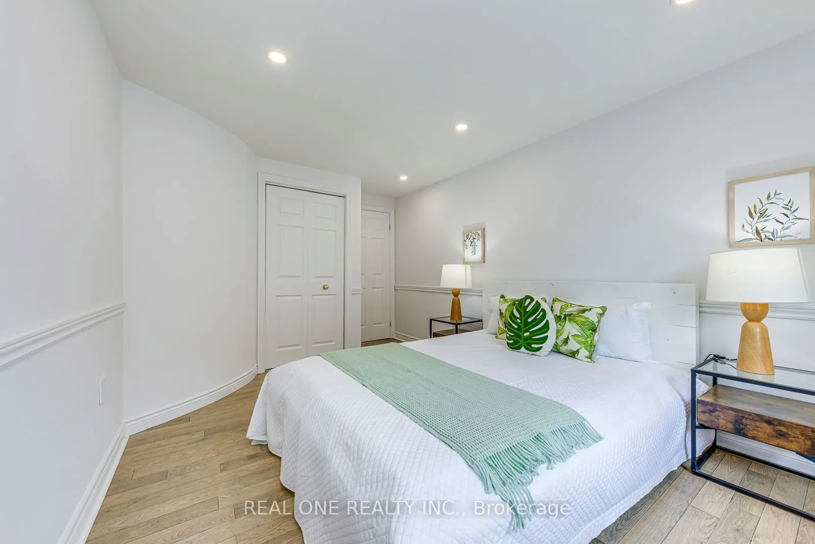 2075 Banbury Crescent