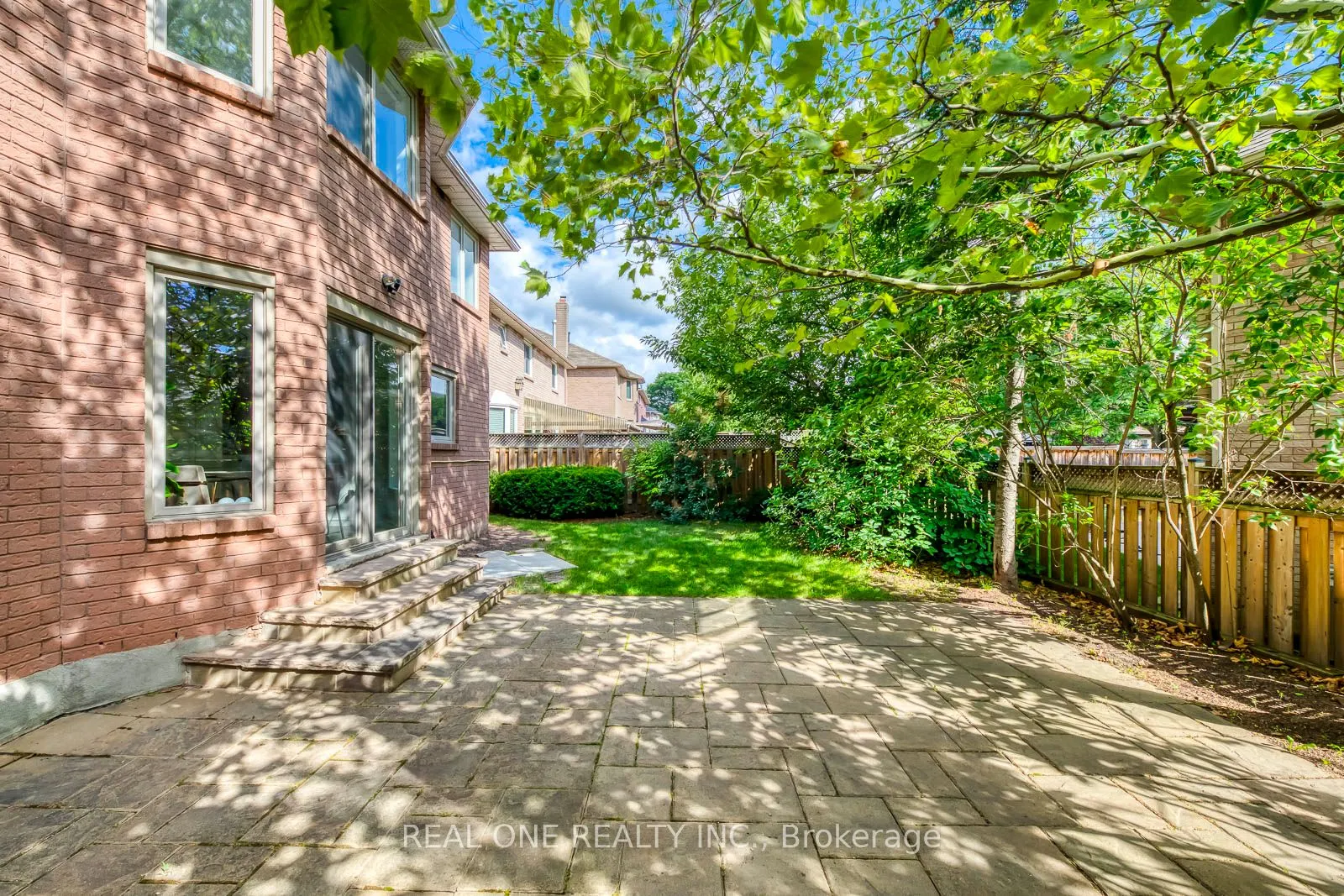 2075 Banbury Crescent