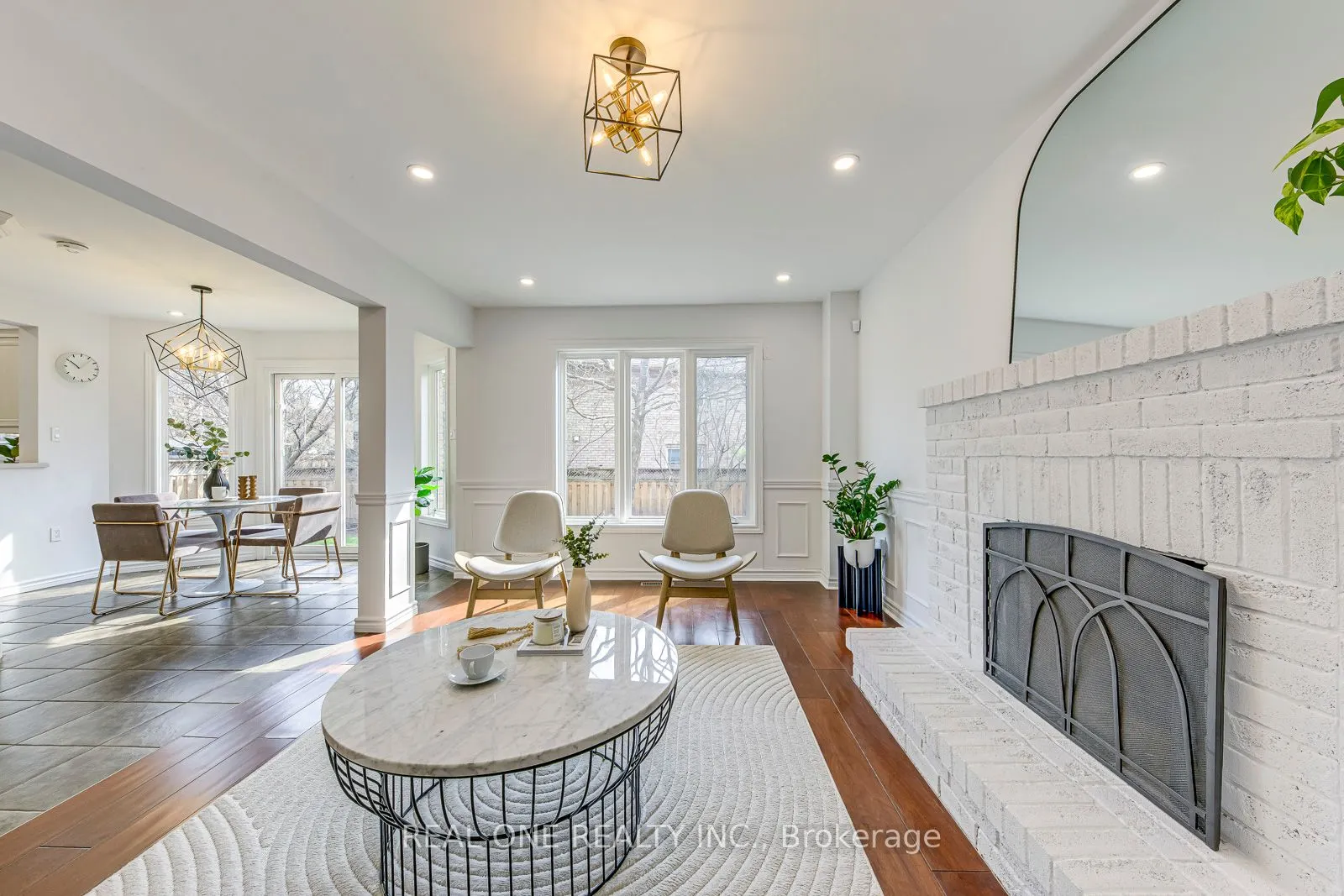 2075 Banbury Crescent