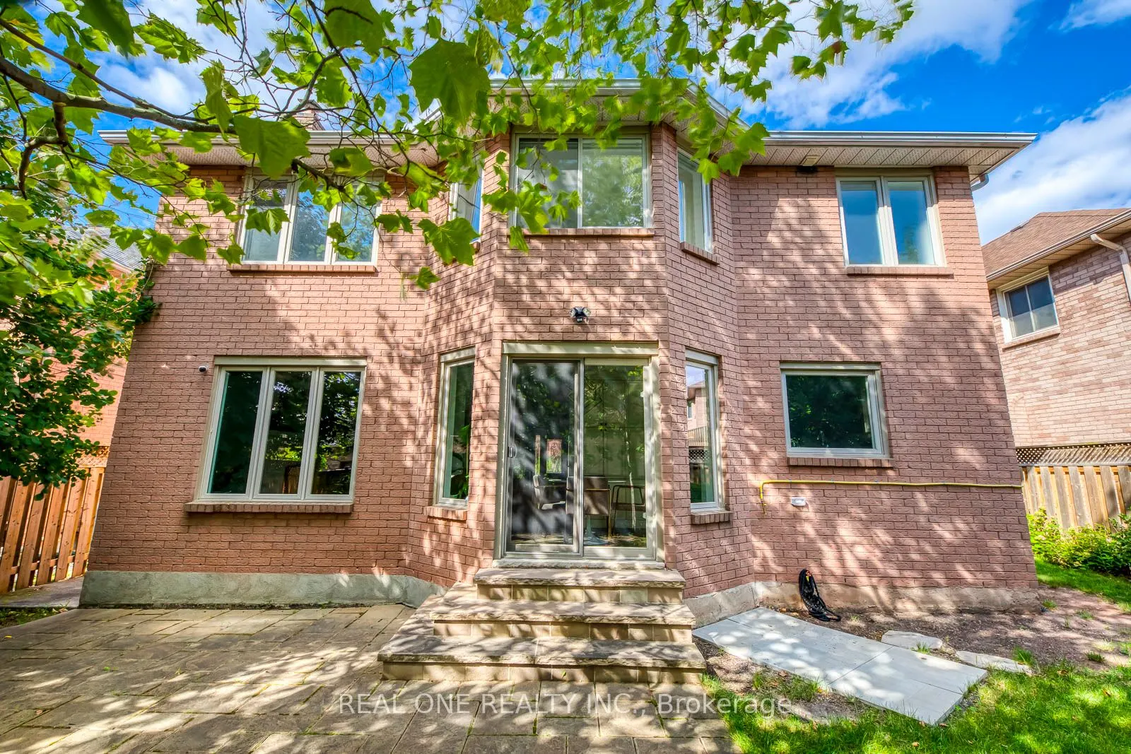 2075 Banbury Crescent