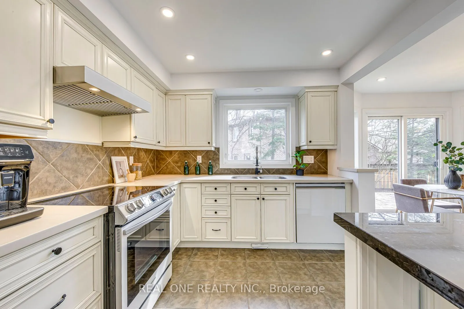 2075 Banbury Crescent