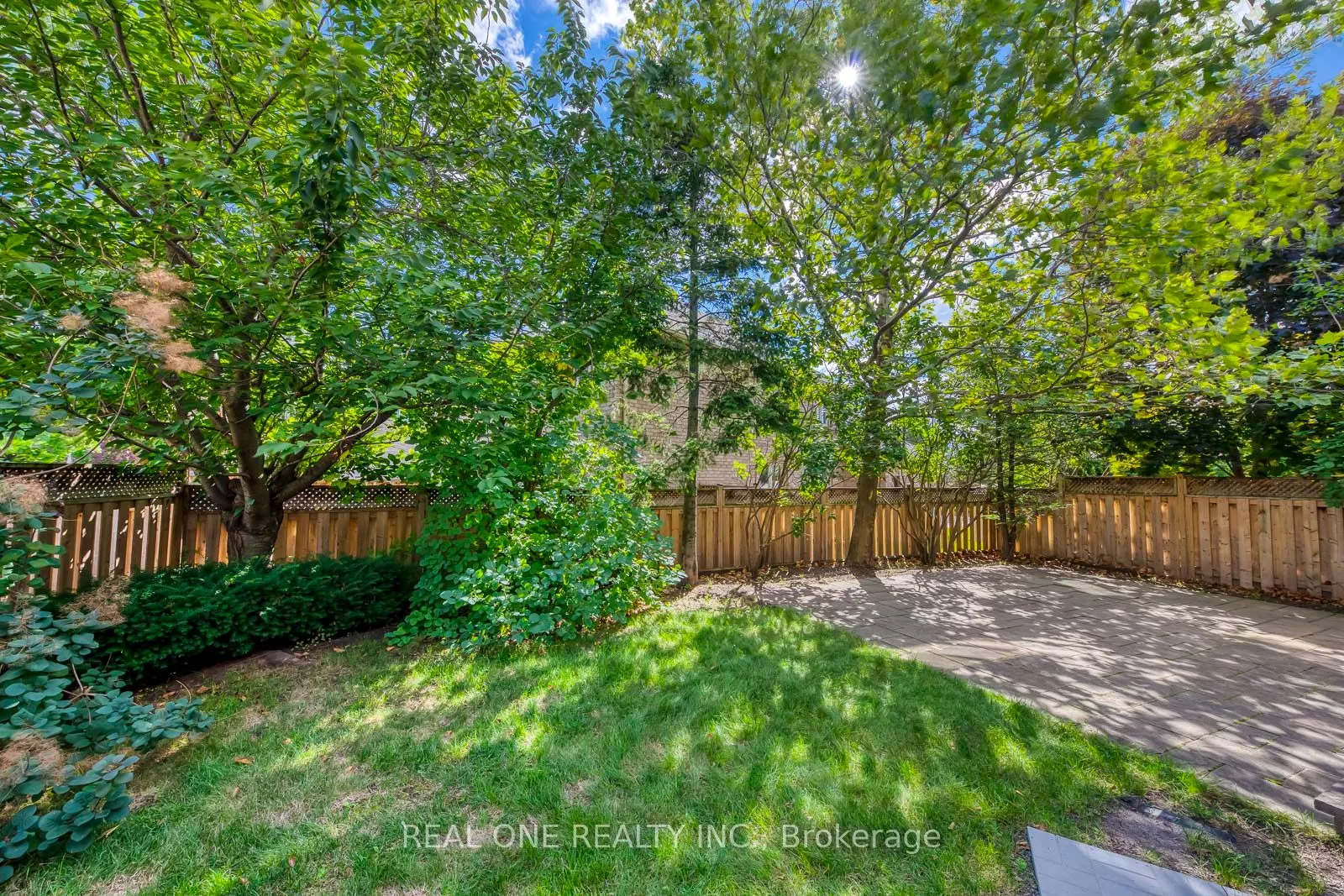2075 Banbury Crescent