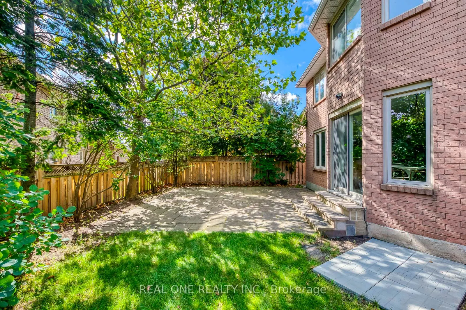 2075 Banbury Crescent