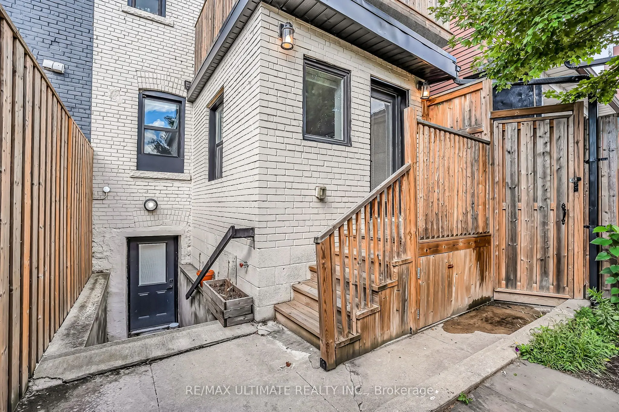 963 Lansdowne Avenue