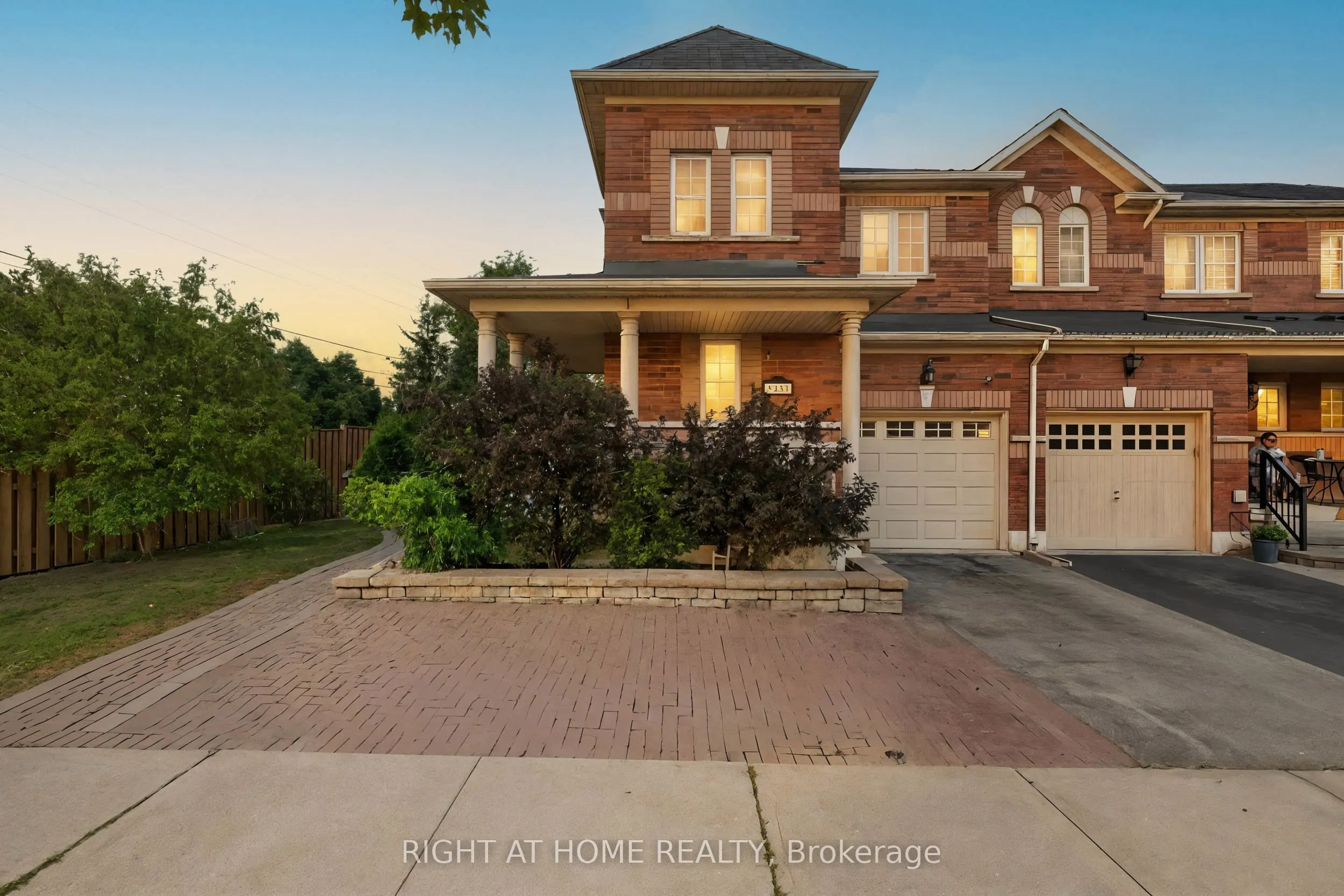 1233 Lamont Crescent