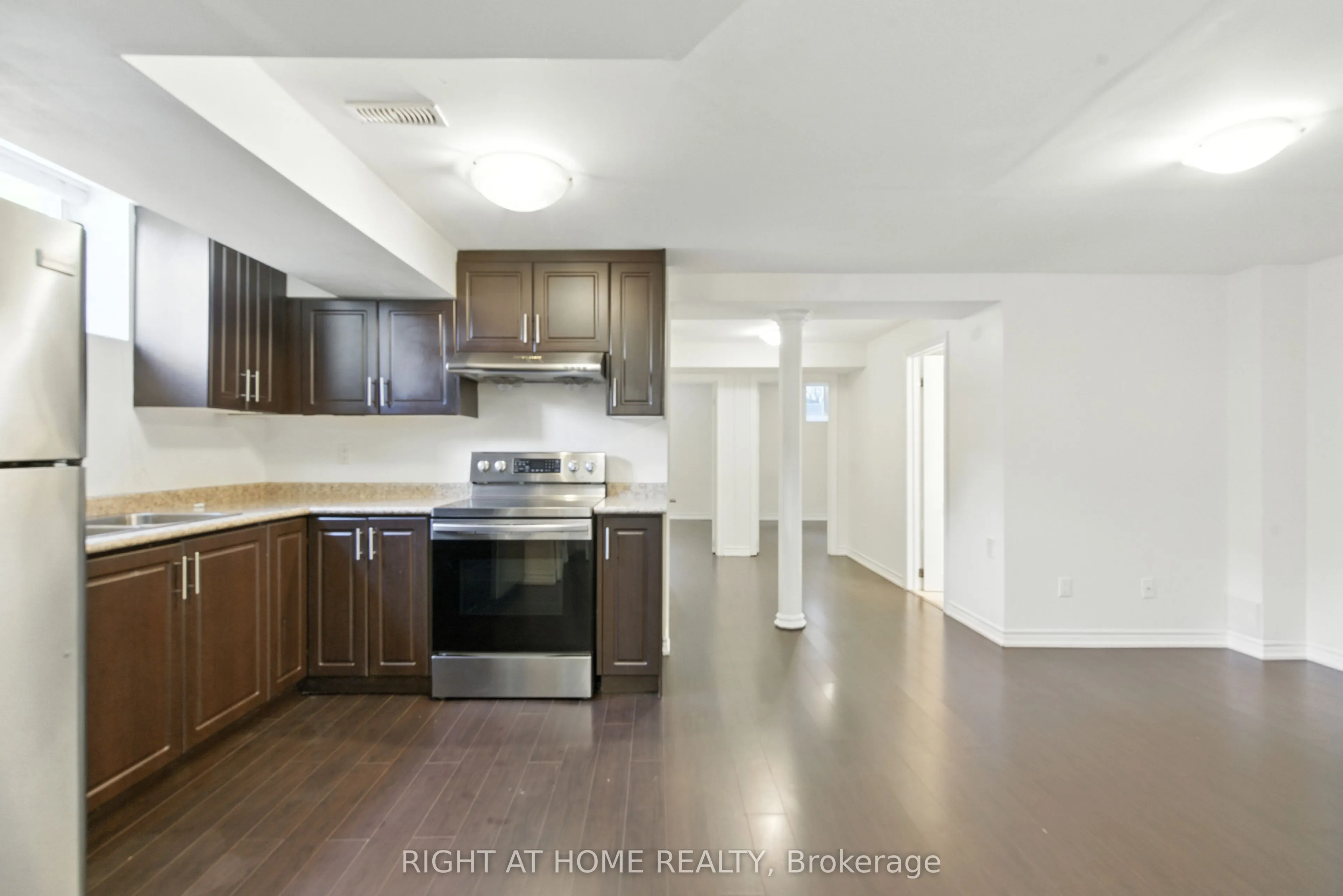 1233 Lamont Crescent