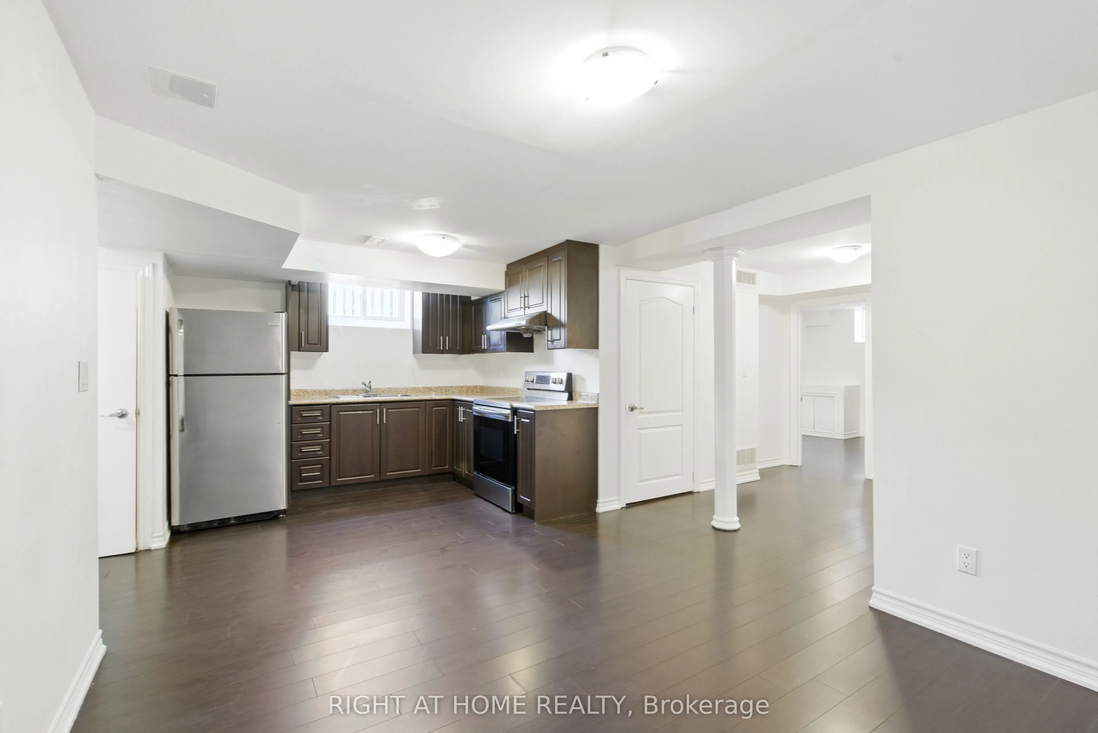 1233 Lamont Crescent
