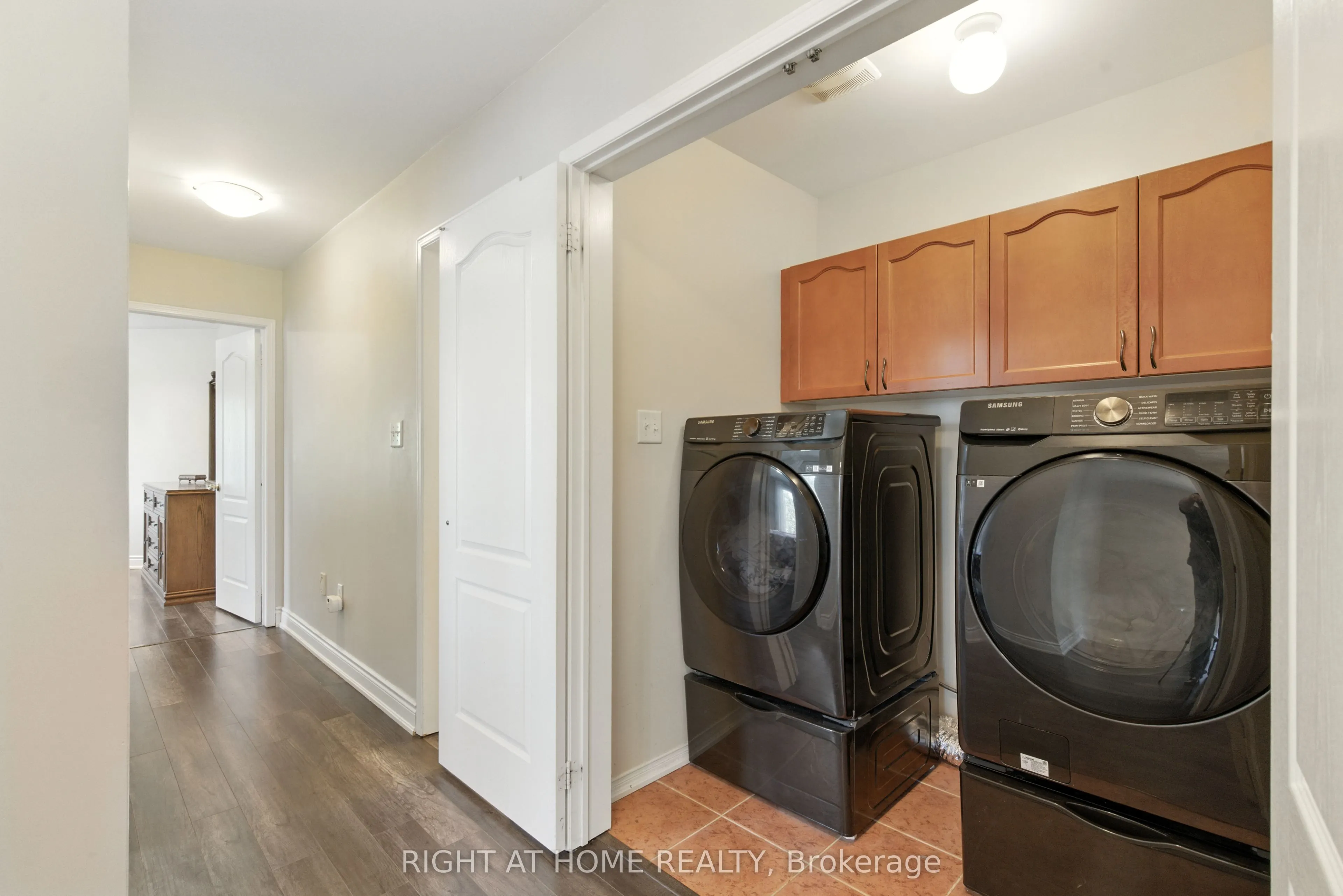 1233 Lamont Crescent
