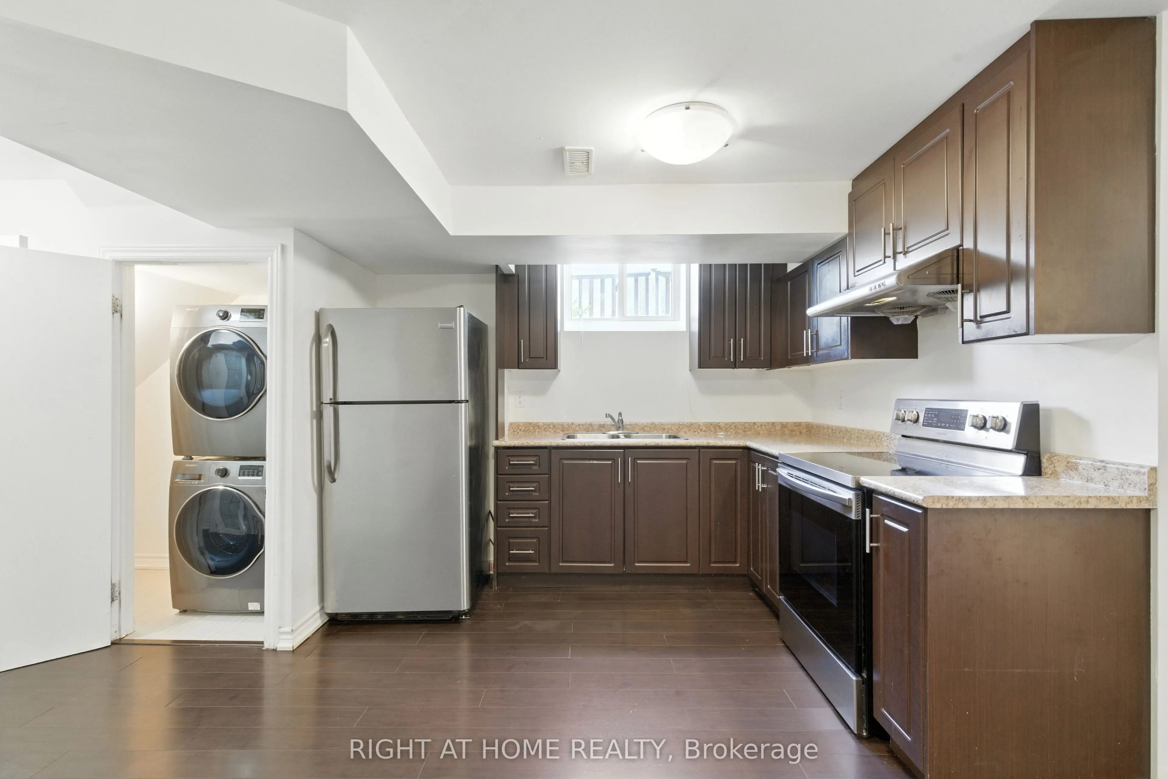 1233 Lamont Crescent