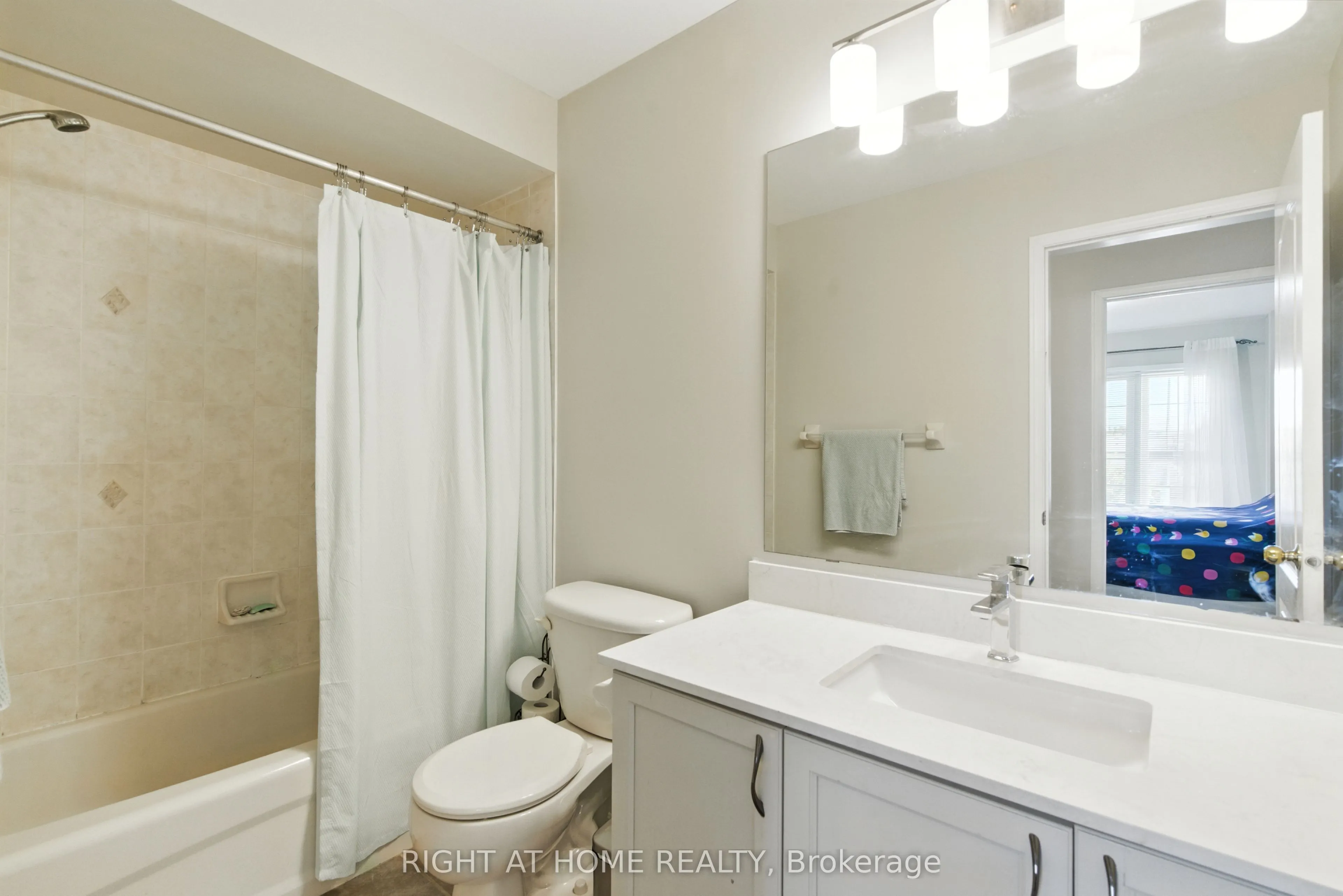 1233 Lamont Crescent