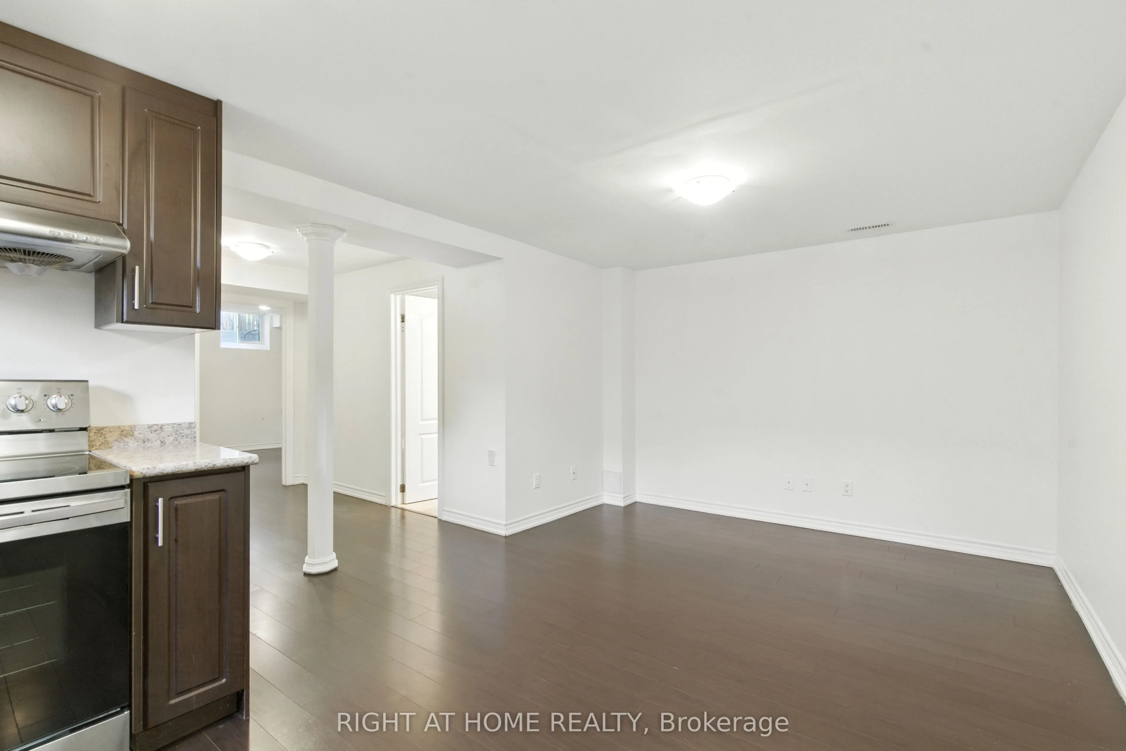 1233 Lamont Crescent