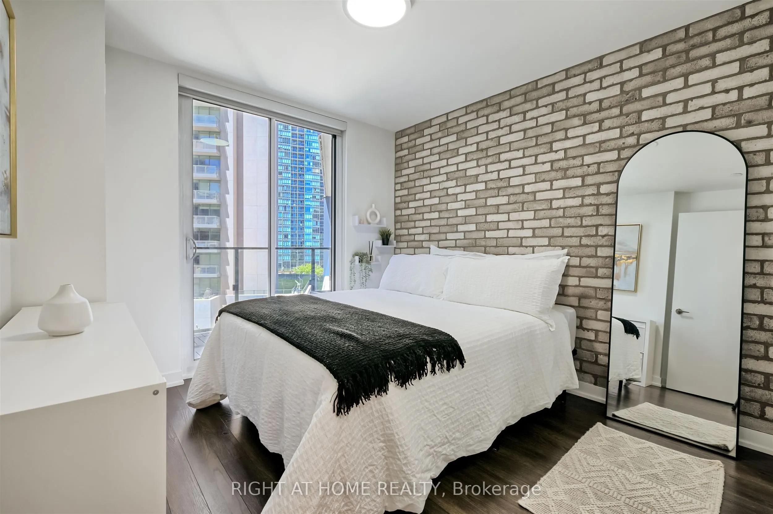 10 Park Lawn Road, #620