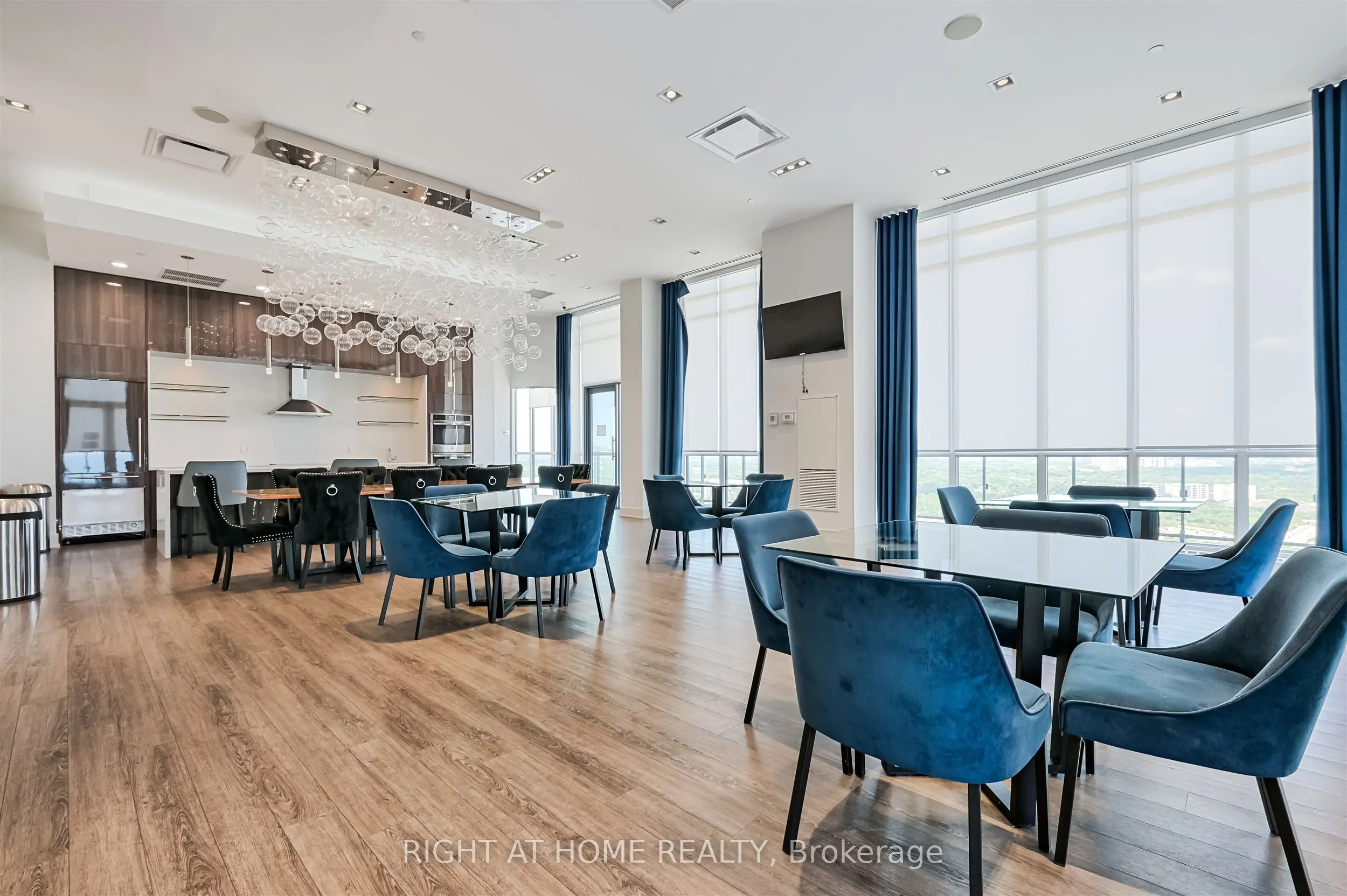 10 Park Lawn Road, #620