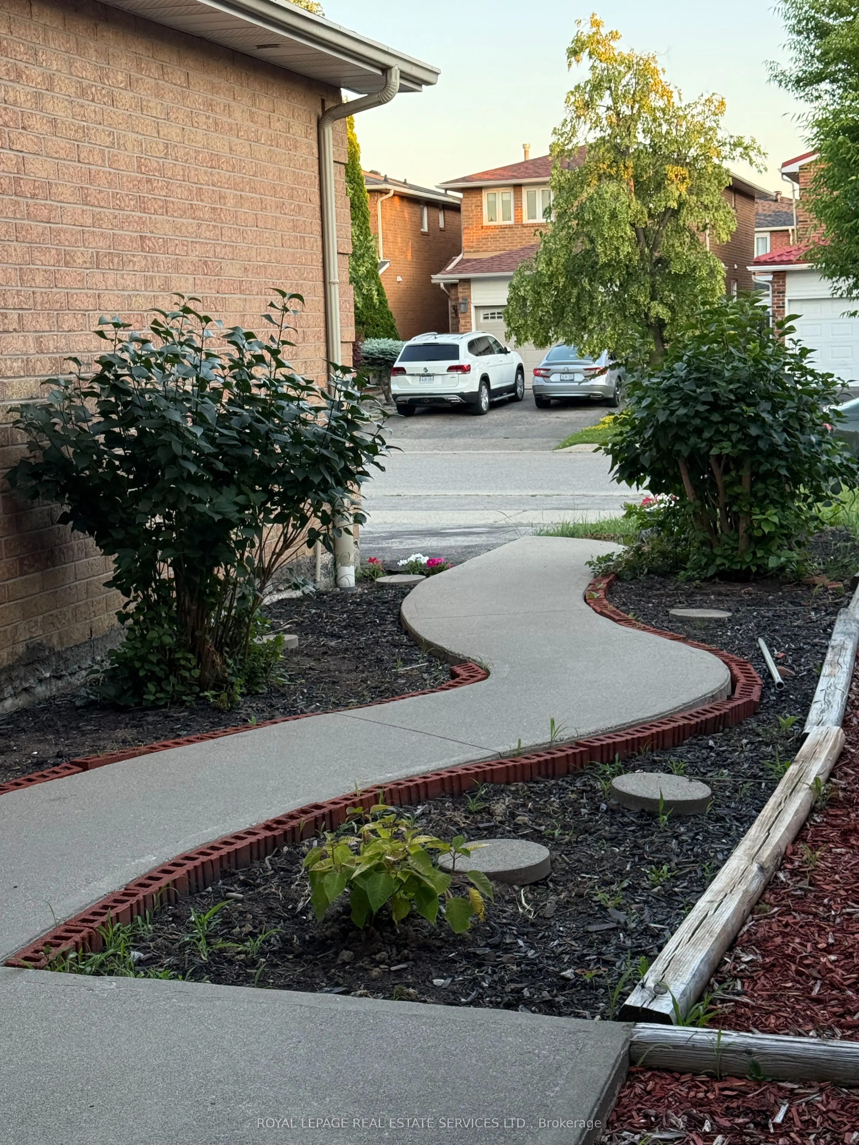 47 Alabaster Drive, #Upper