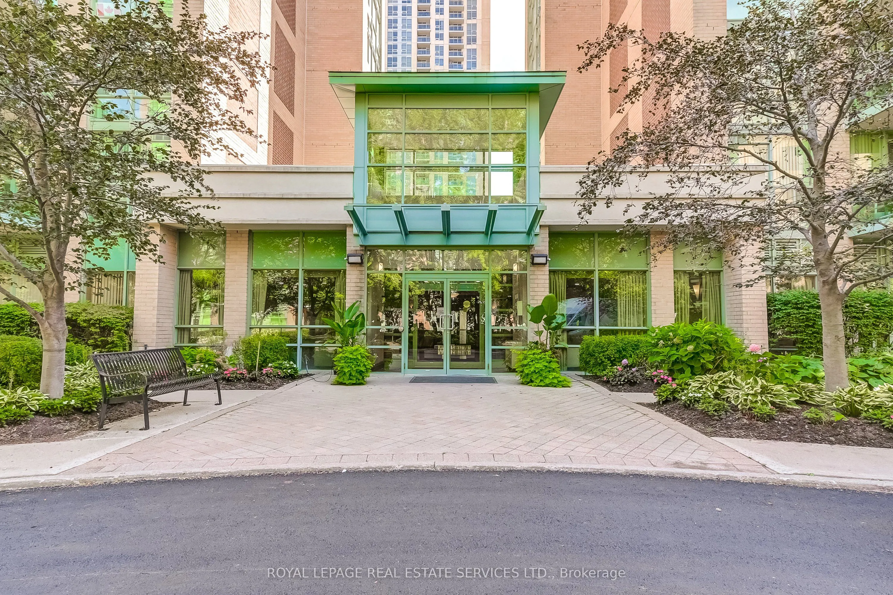 9 Michael Power Place, #1005