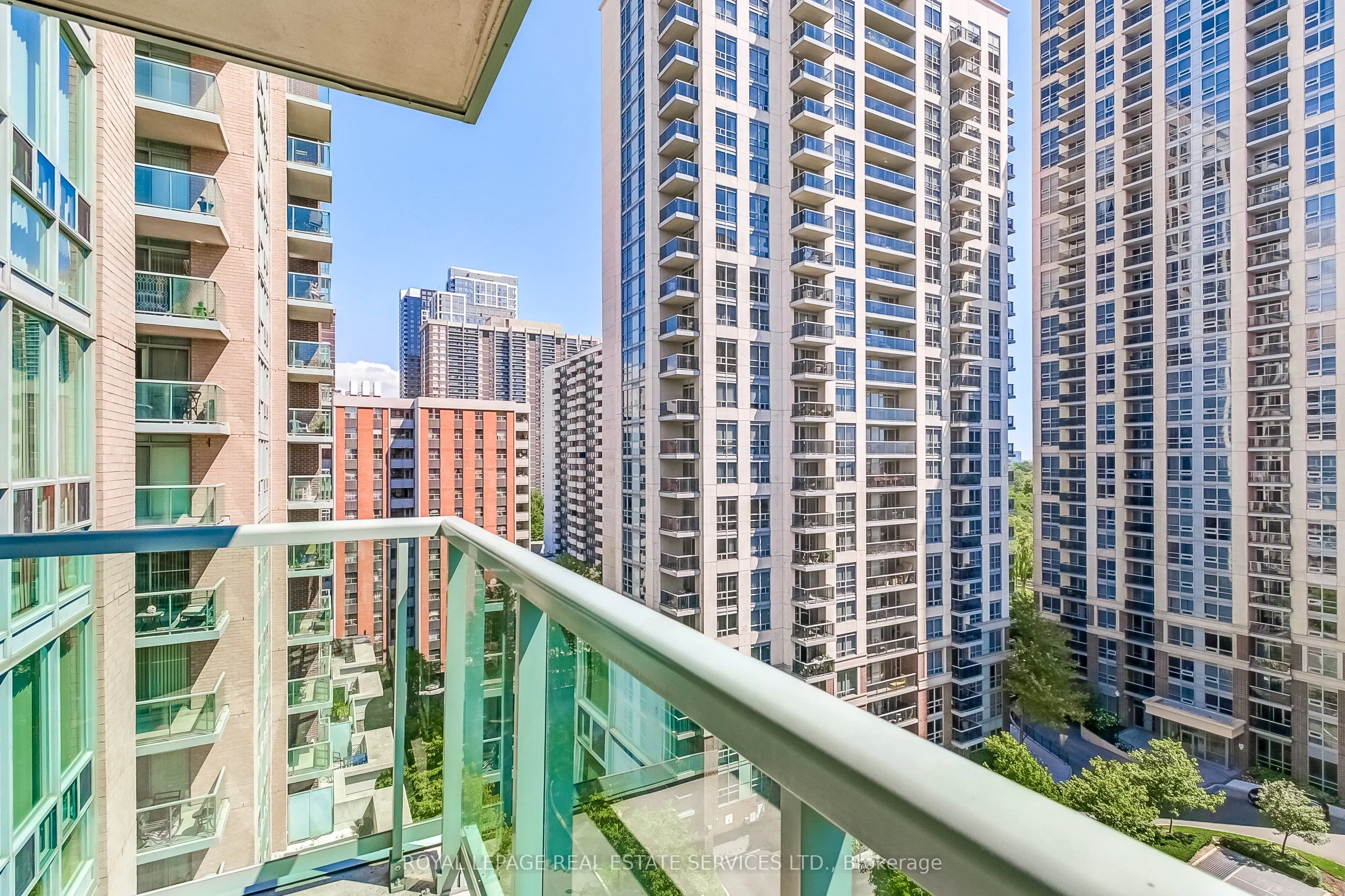 9 Michael Power Place, #1005