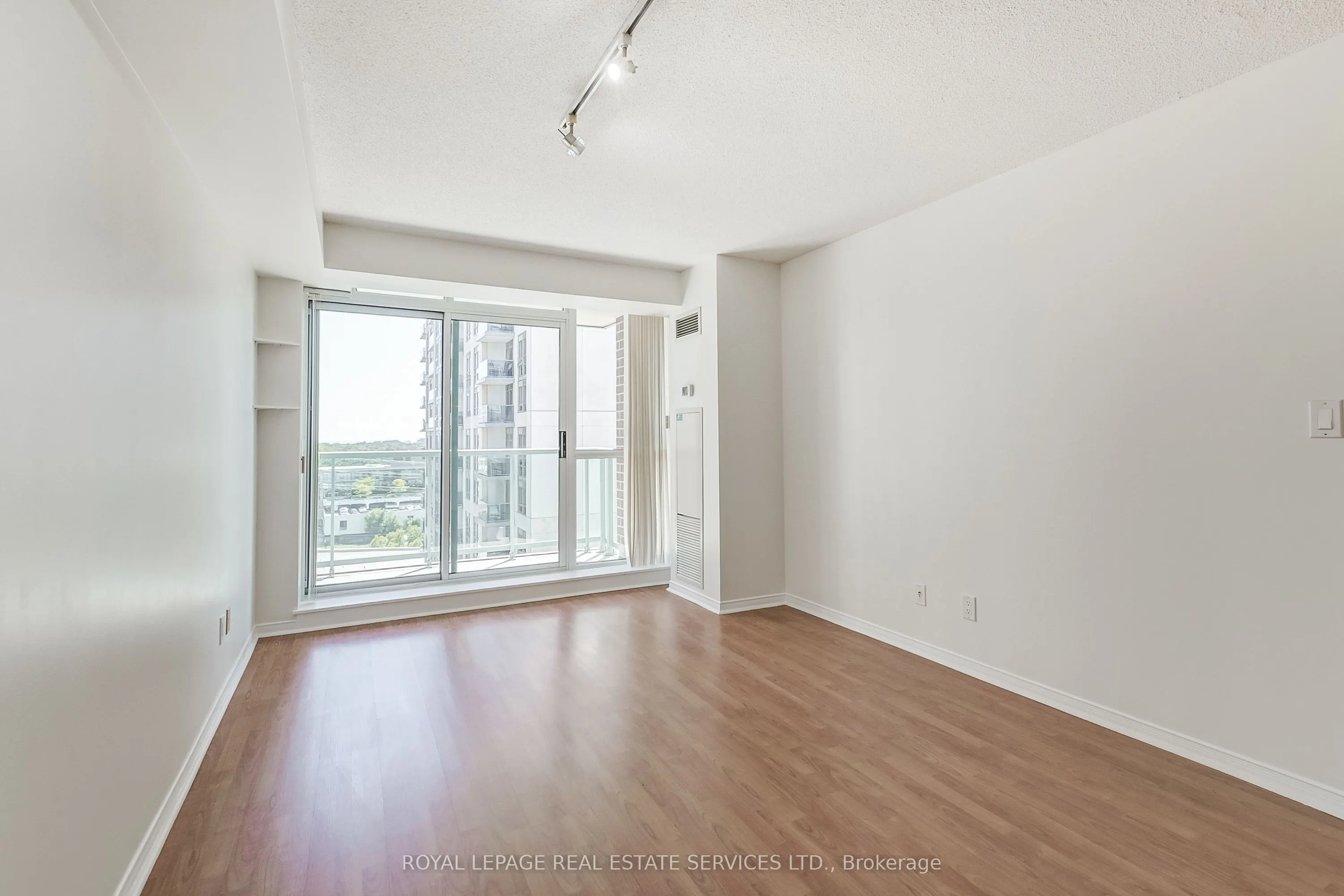 9 Michael Power Place, #1005