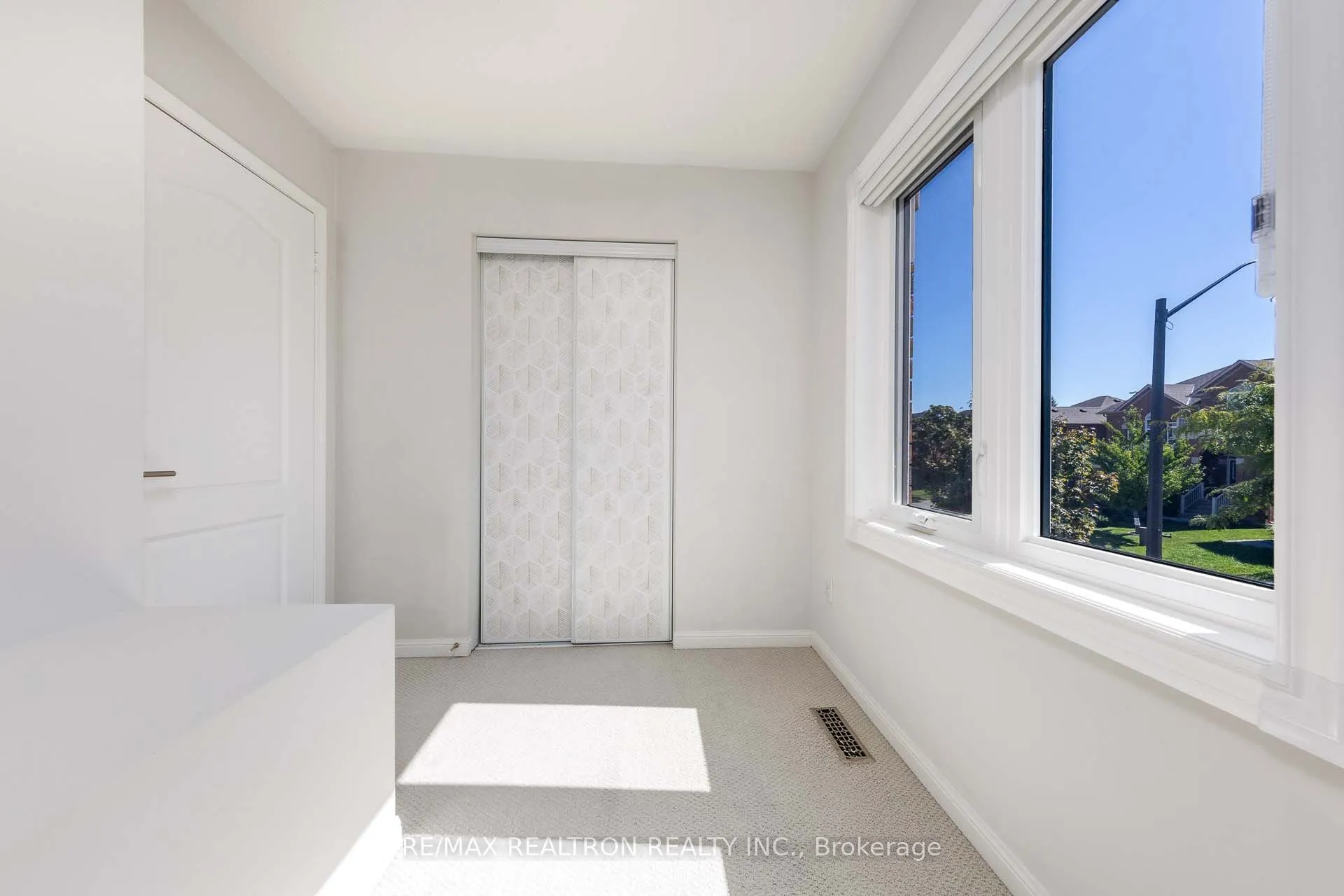 3959 Deepwood Heights