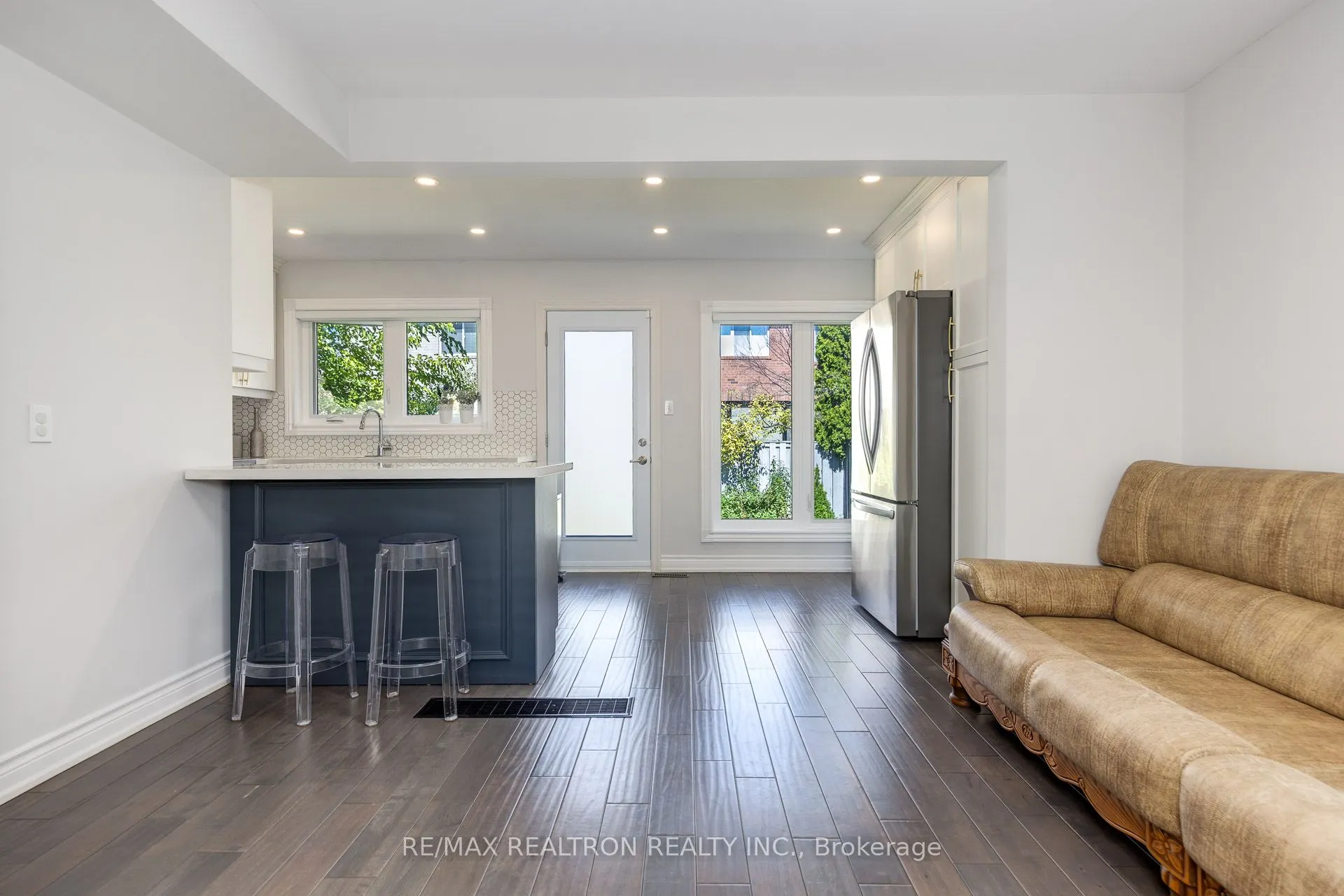 3959 Deepwood Heights