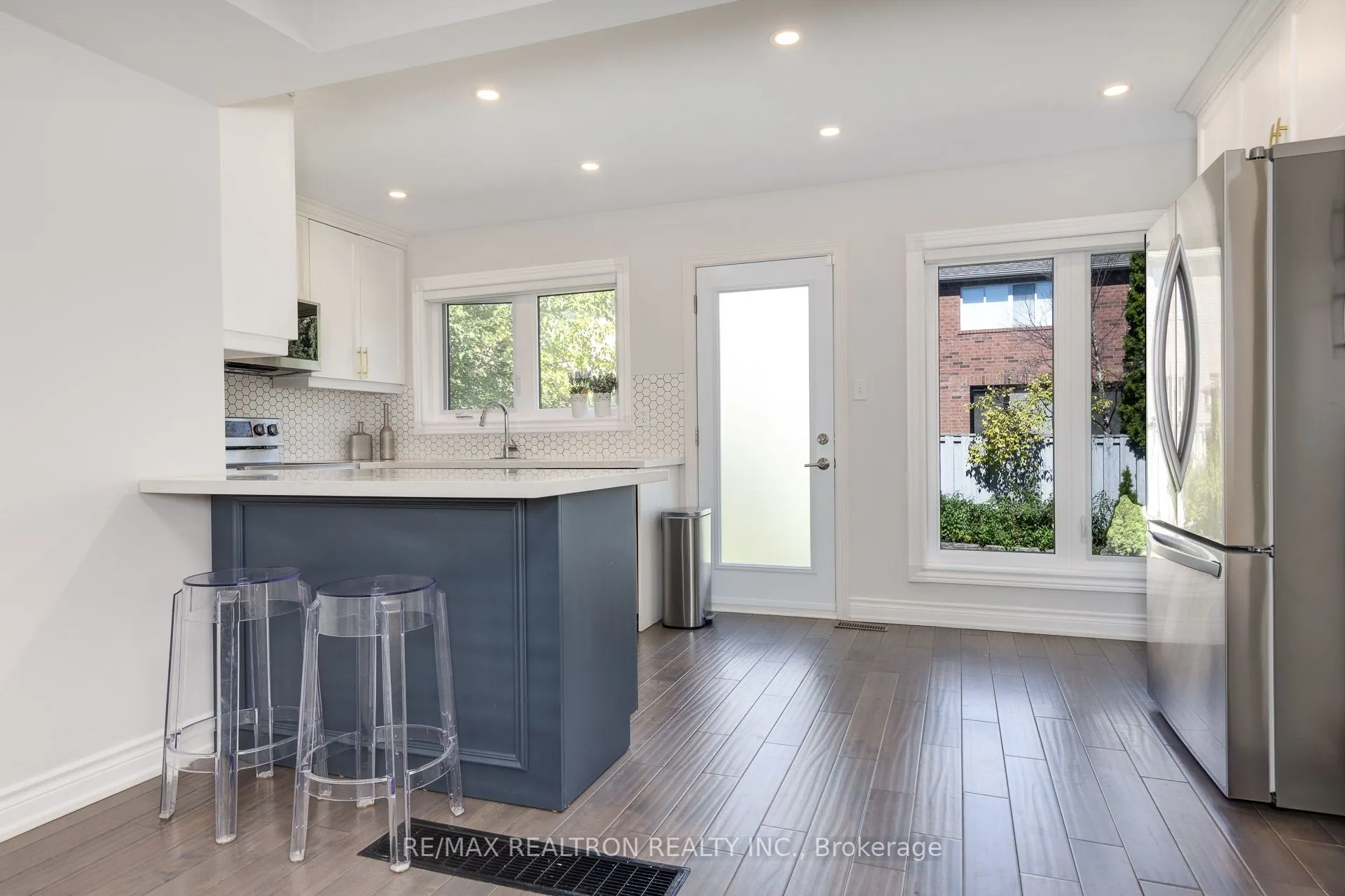 3959 Deepwood Heights