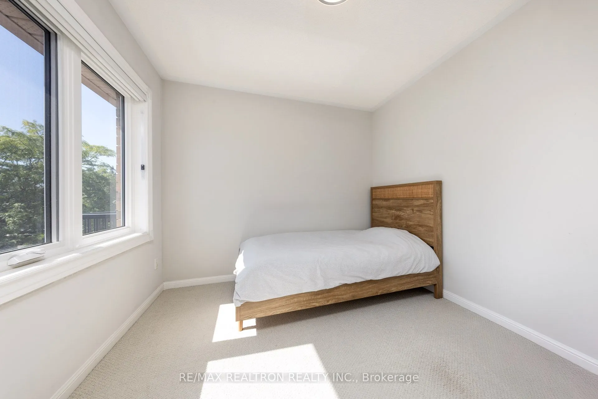 3959 Deepwood Heights