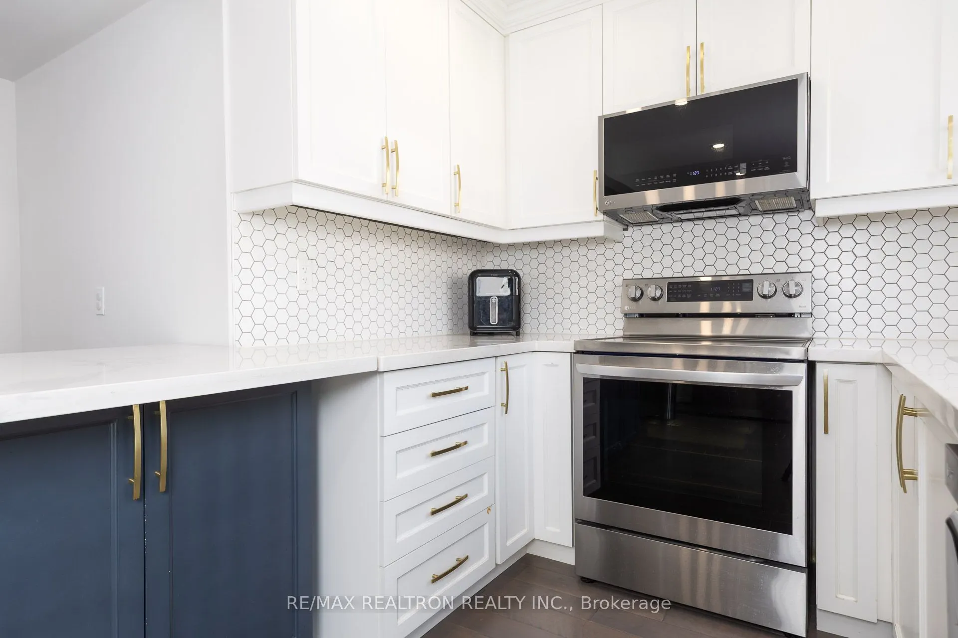 3959 Deepwood Heights