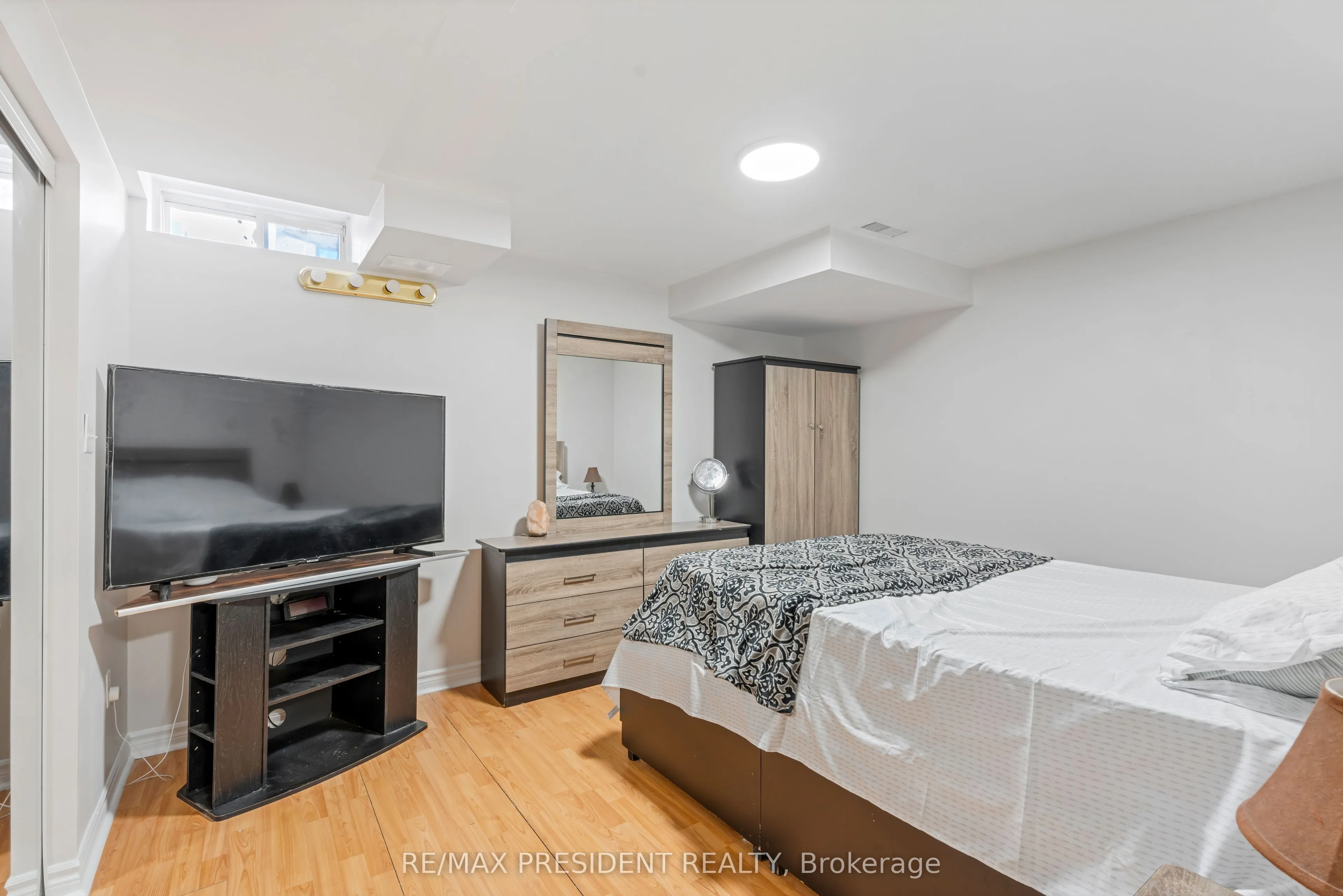 823 Ledbury Crescent