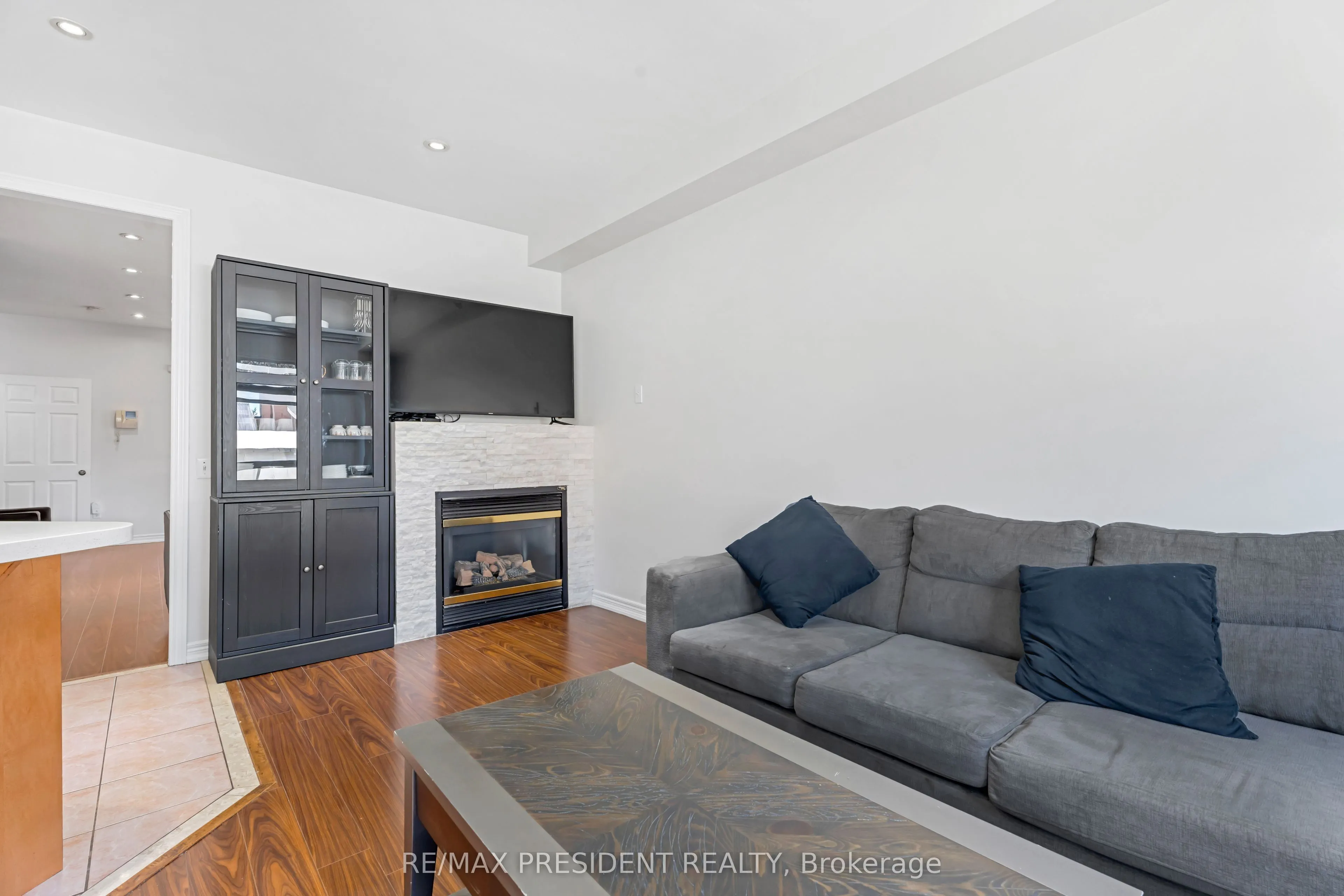 823 Ledbury Crescent