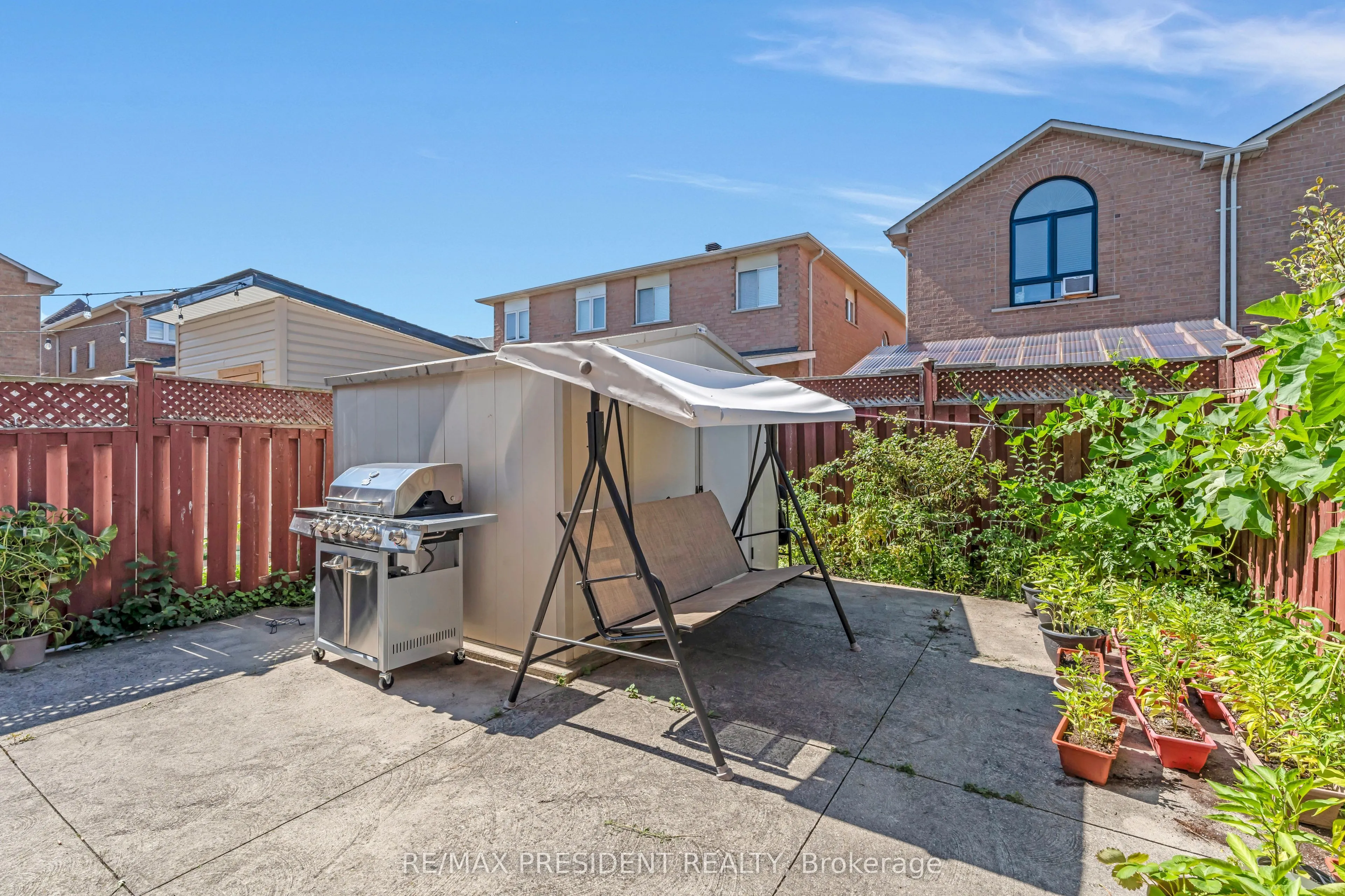 823 Ledbury Crescent