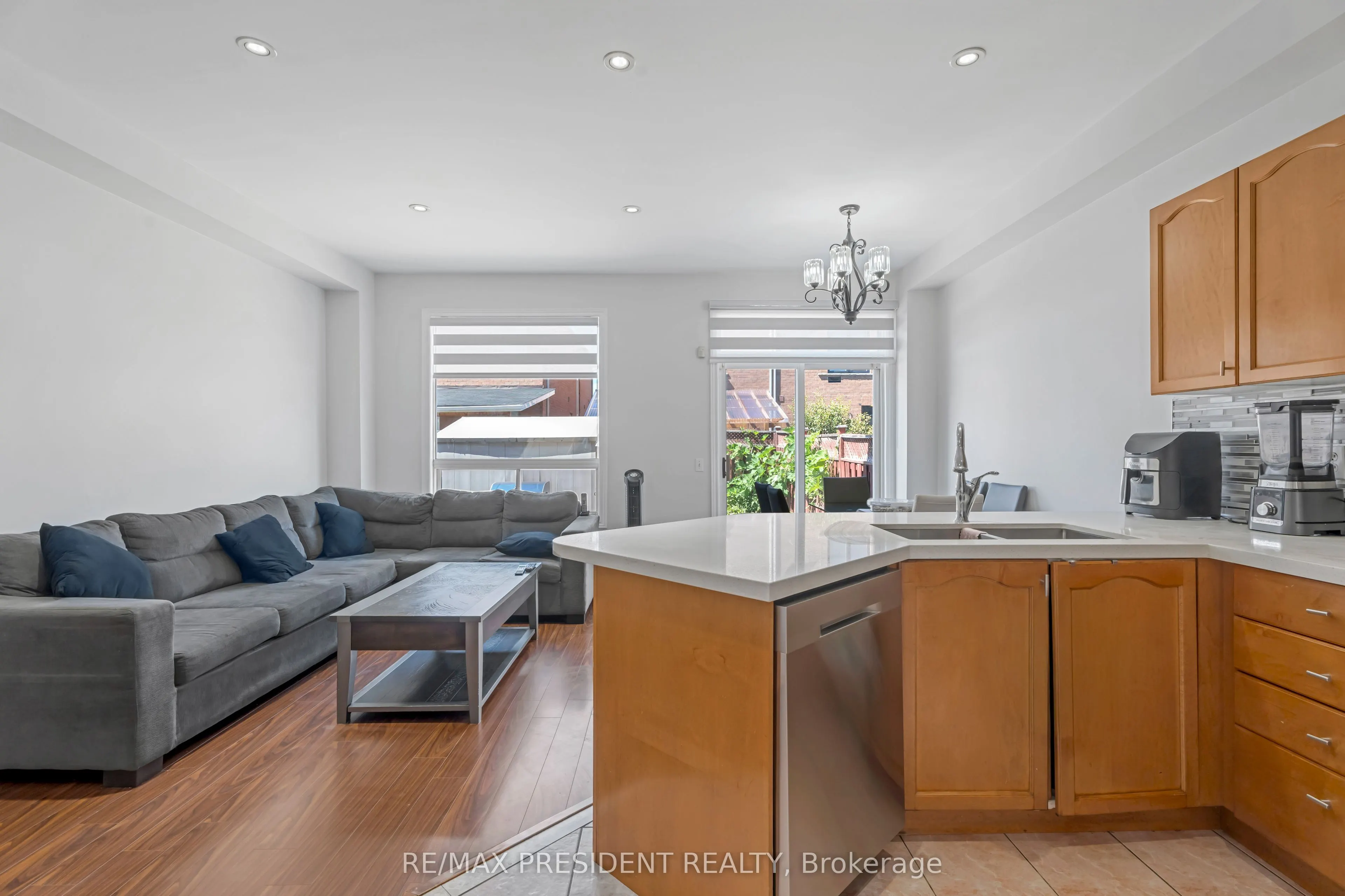 823 Ledbury Crescent