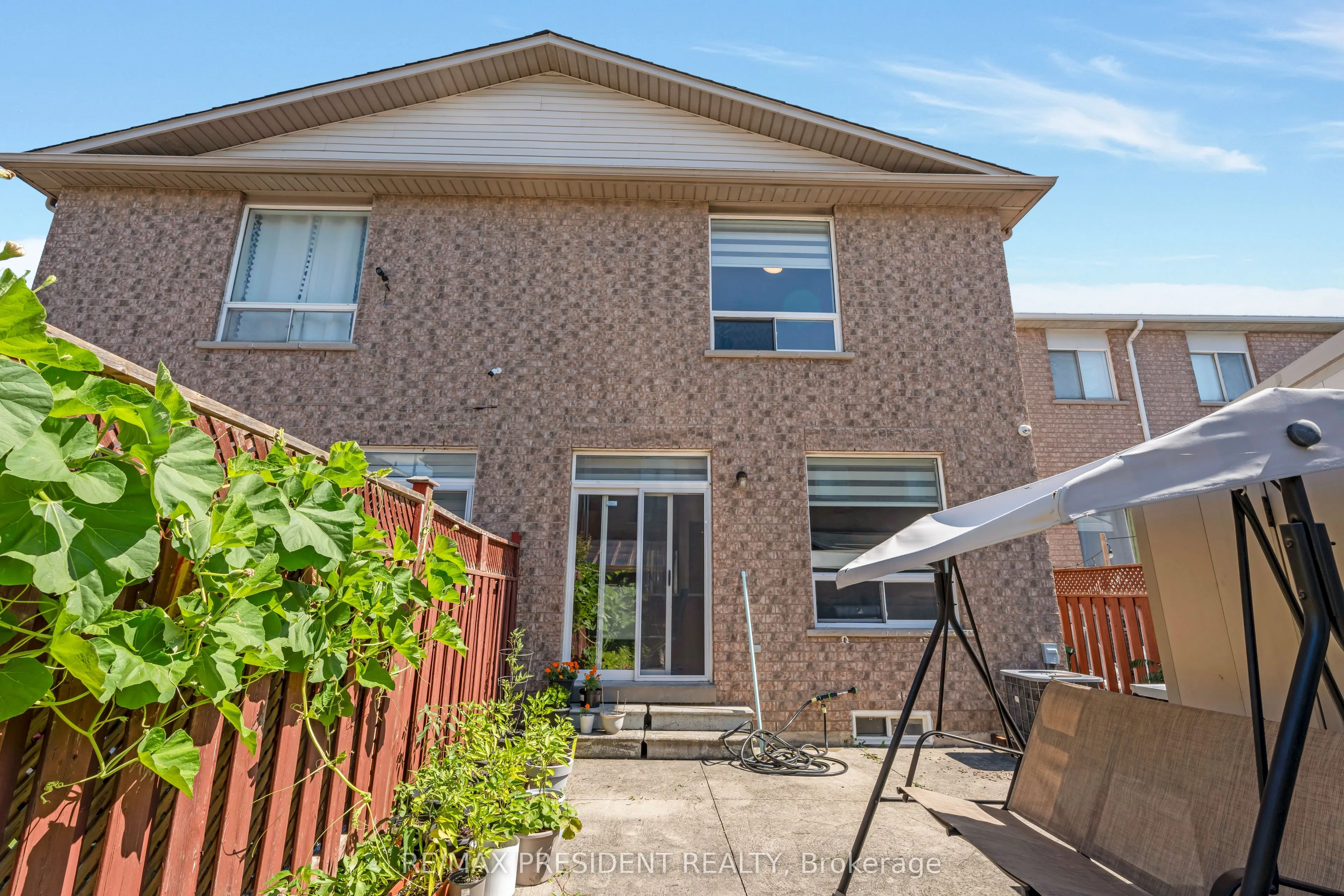 823 Ledbury Crescent