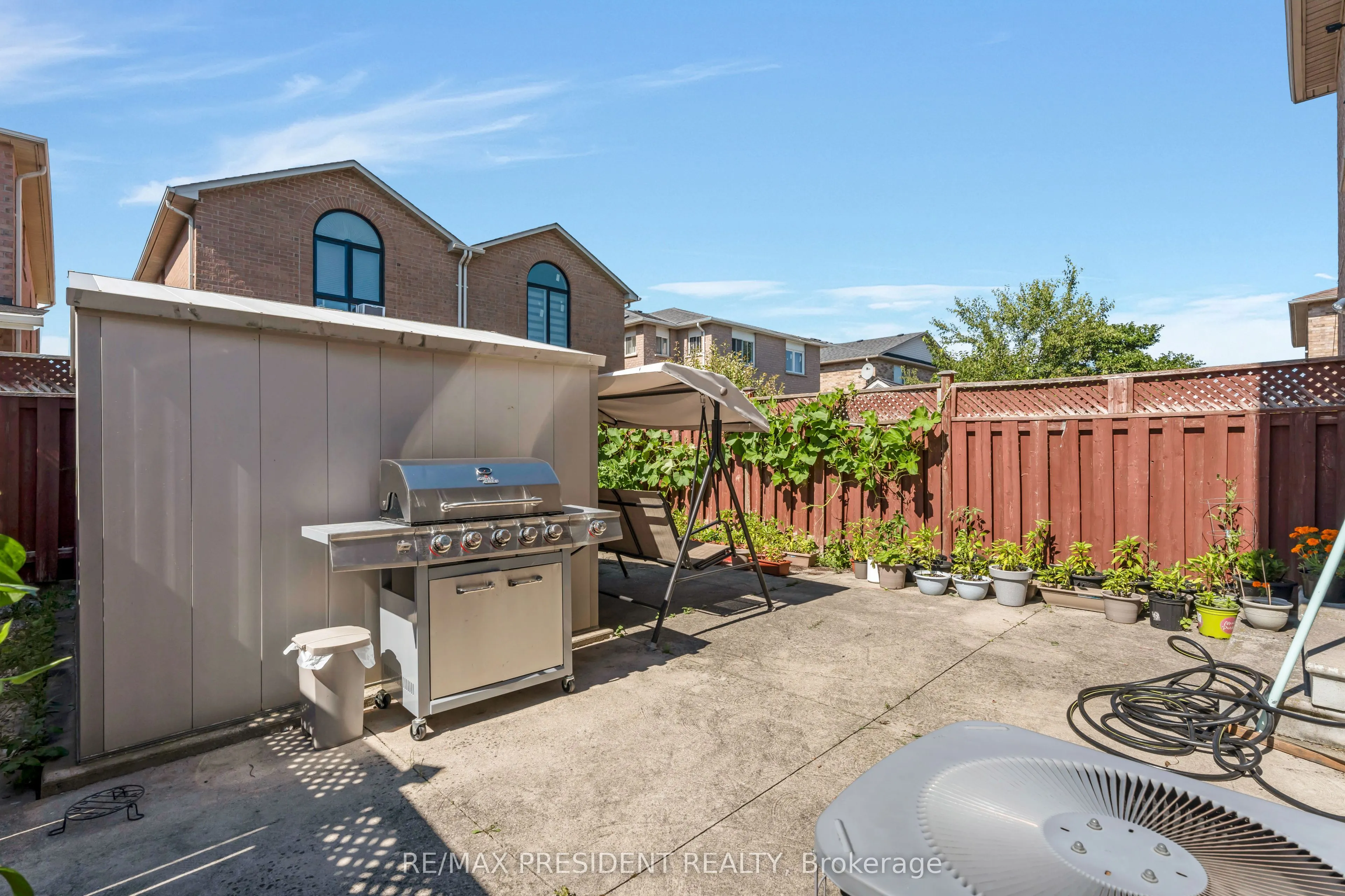 823 Ledbury Crescent