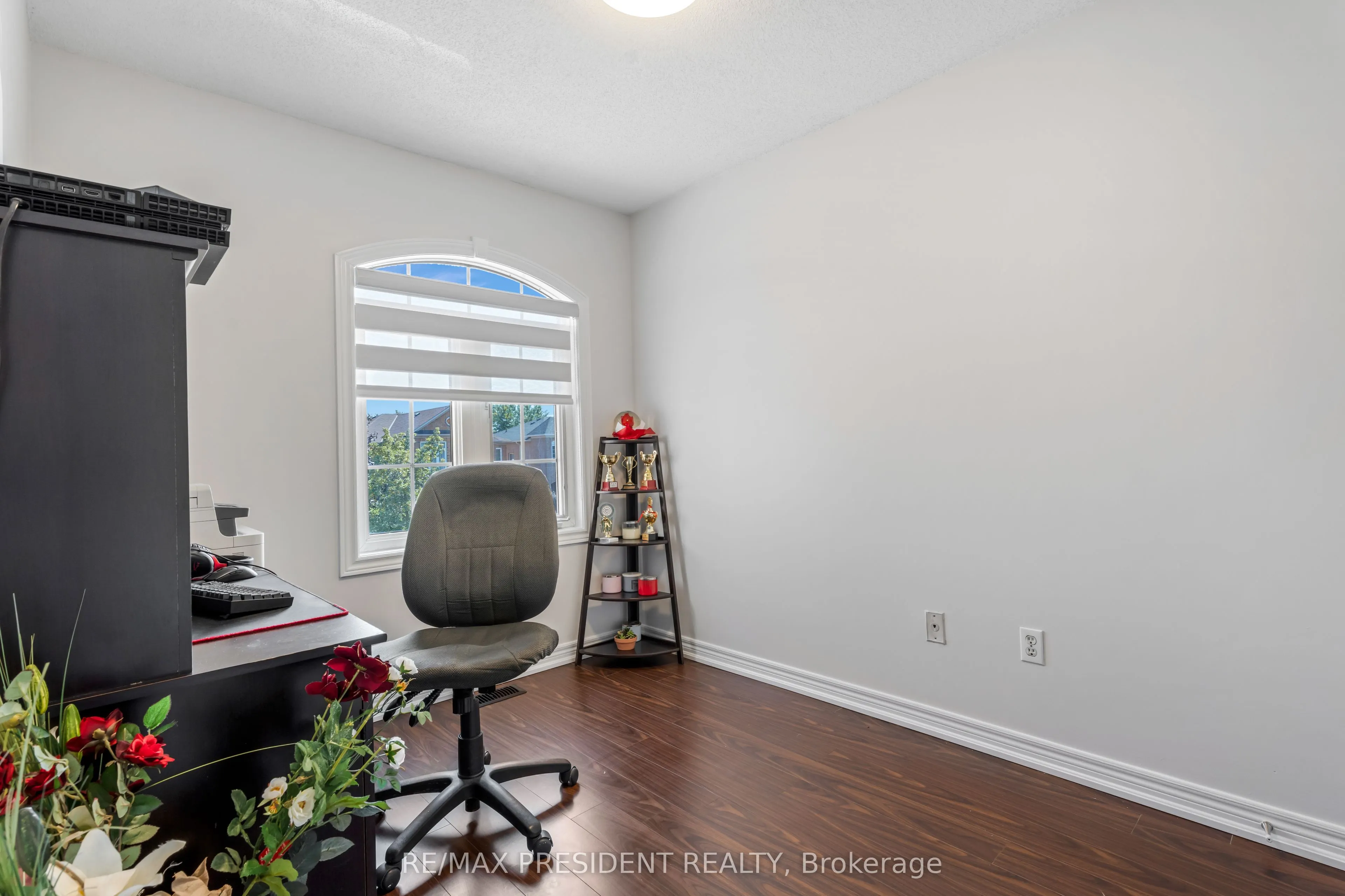 823 Ledbury Crescent