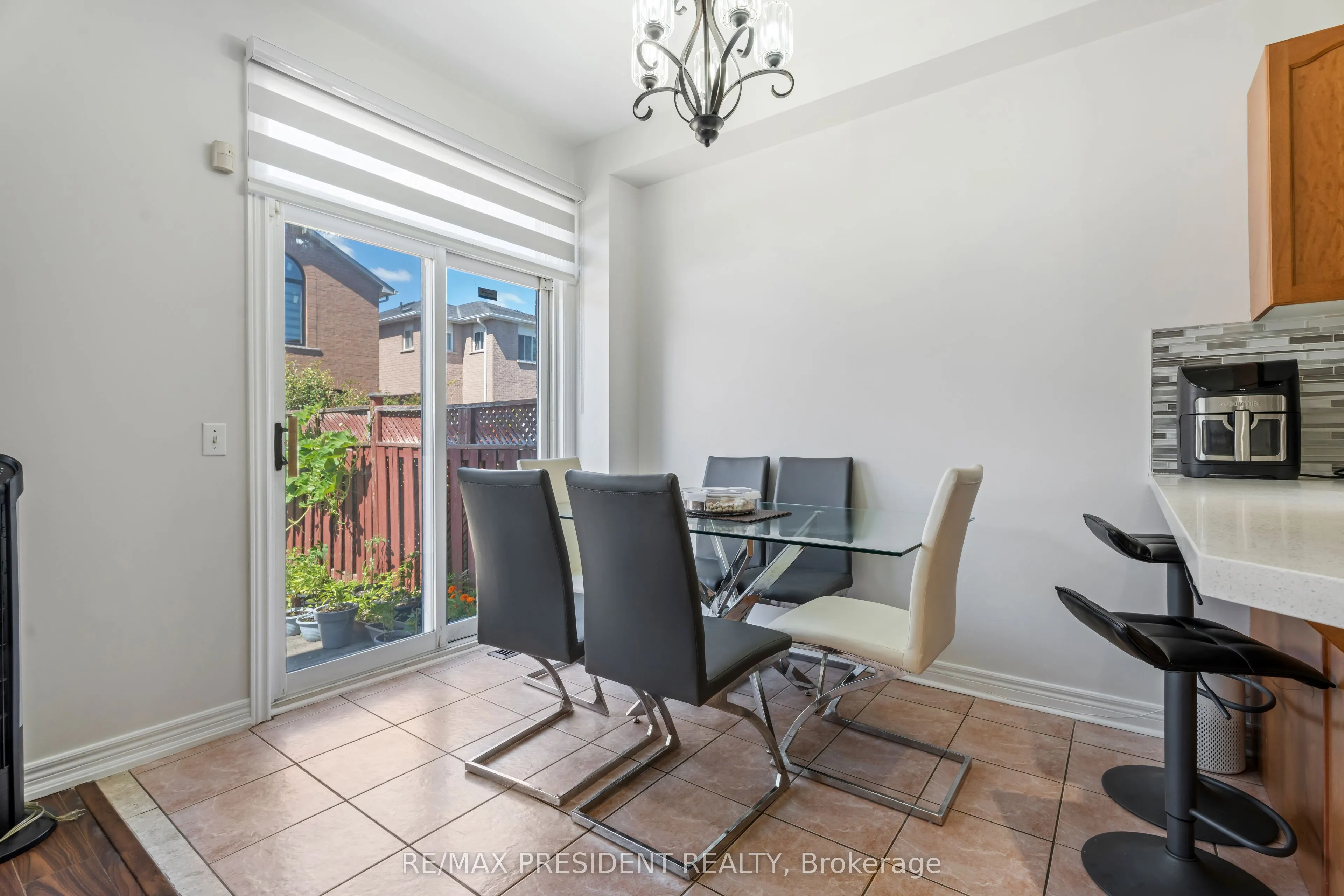 823 Ledbury Crescent