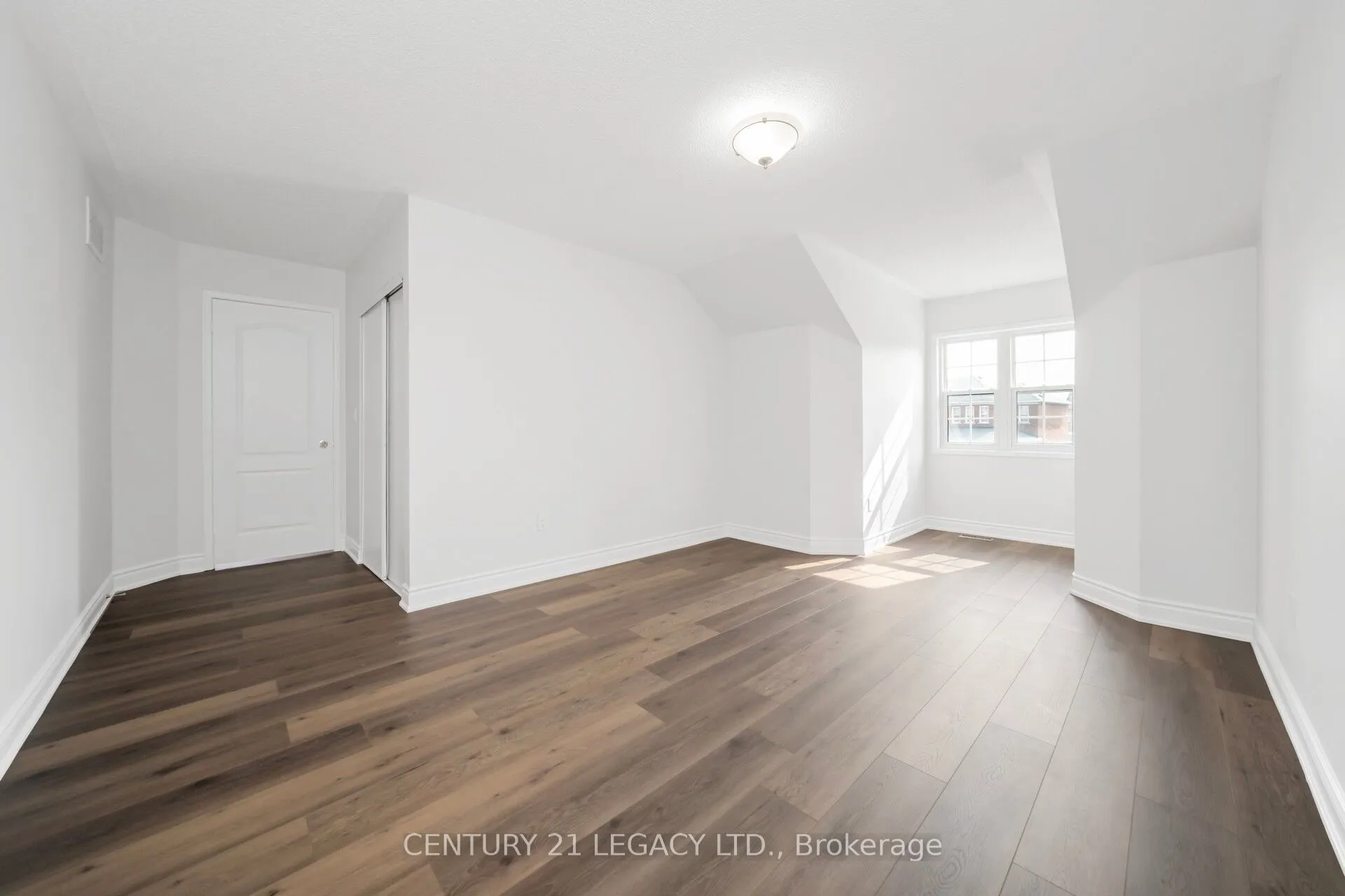 28 Sunnybrook Crescent