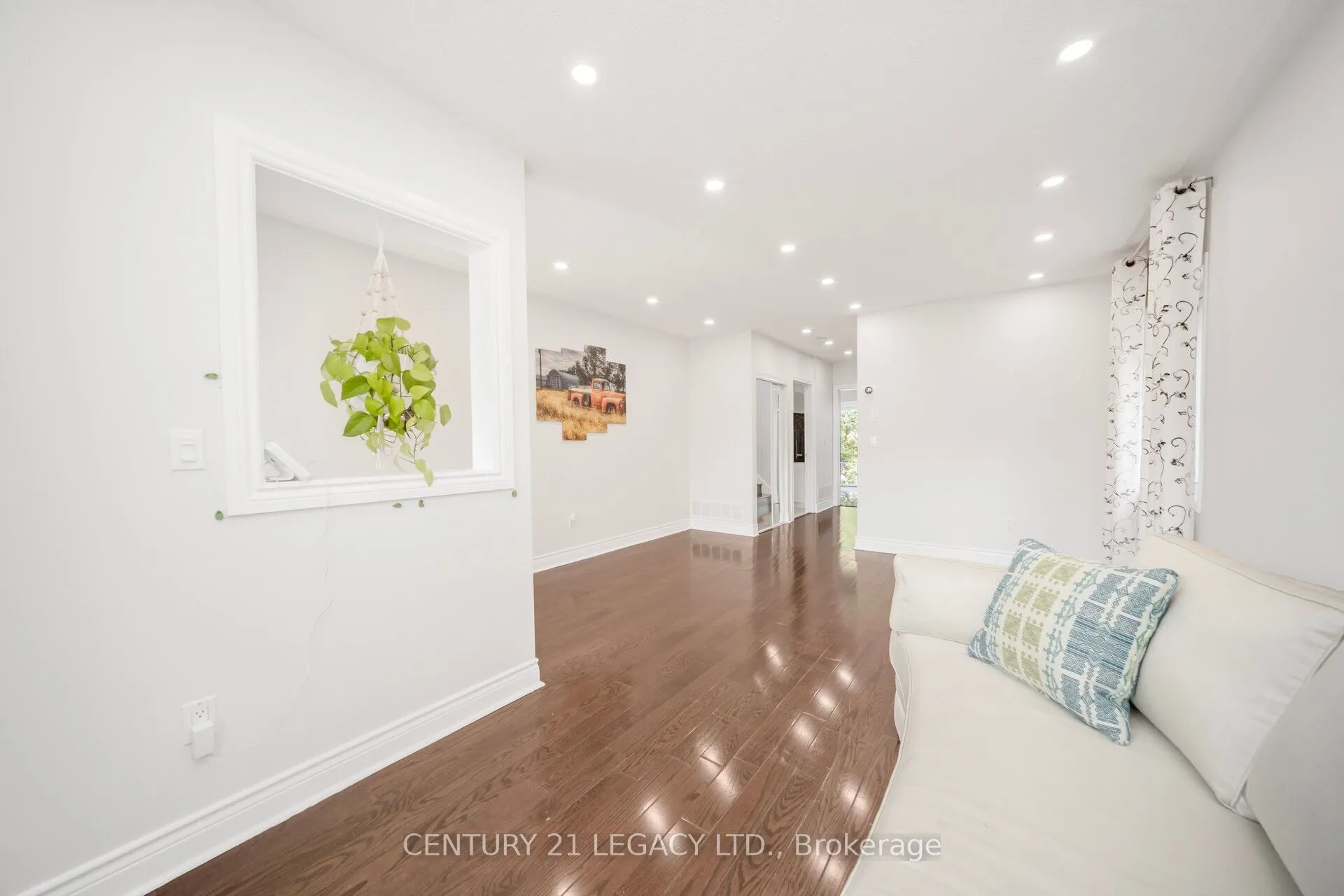 28 Sunnybrook Crescent