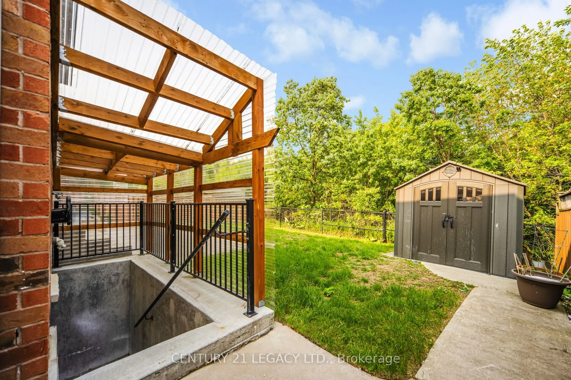 28 Sunnybrook Crescent