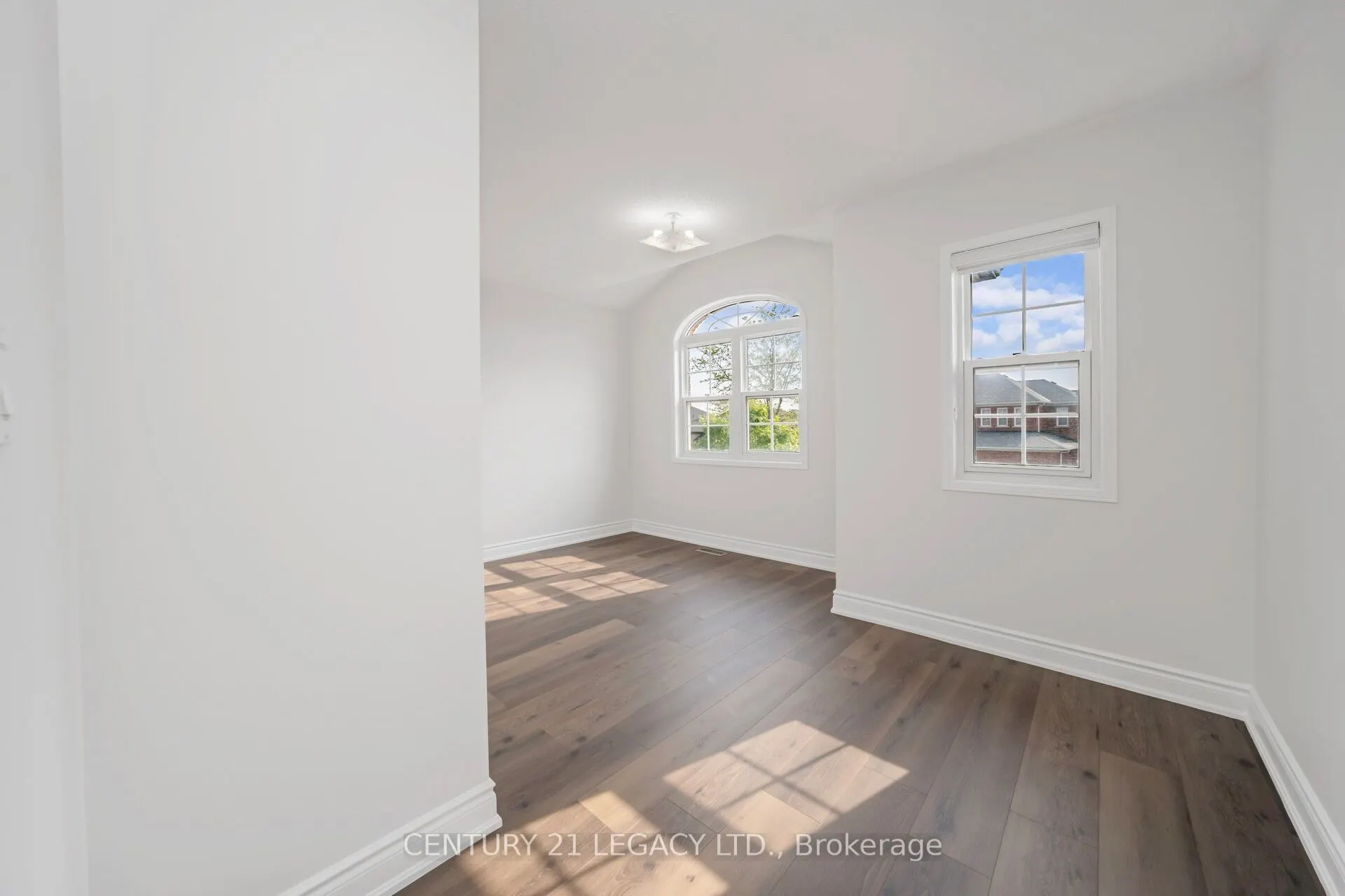 28 Sunnybrook Crescent