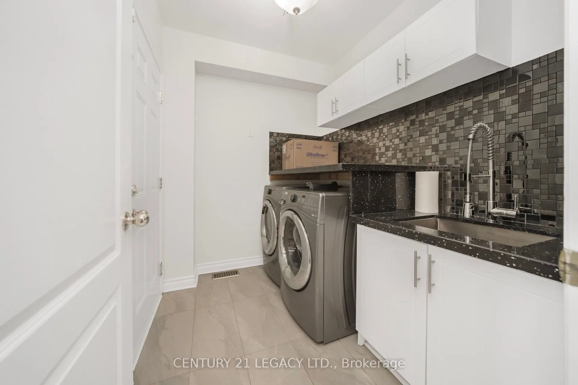 28 Sunnybrook Crescent