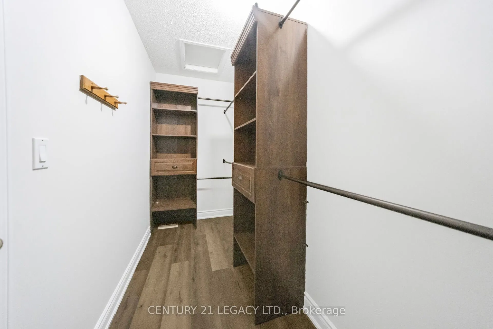 28 Sunnybrook Crescent