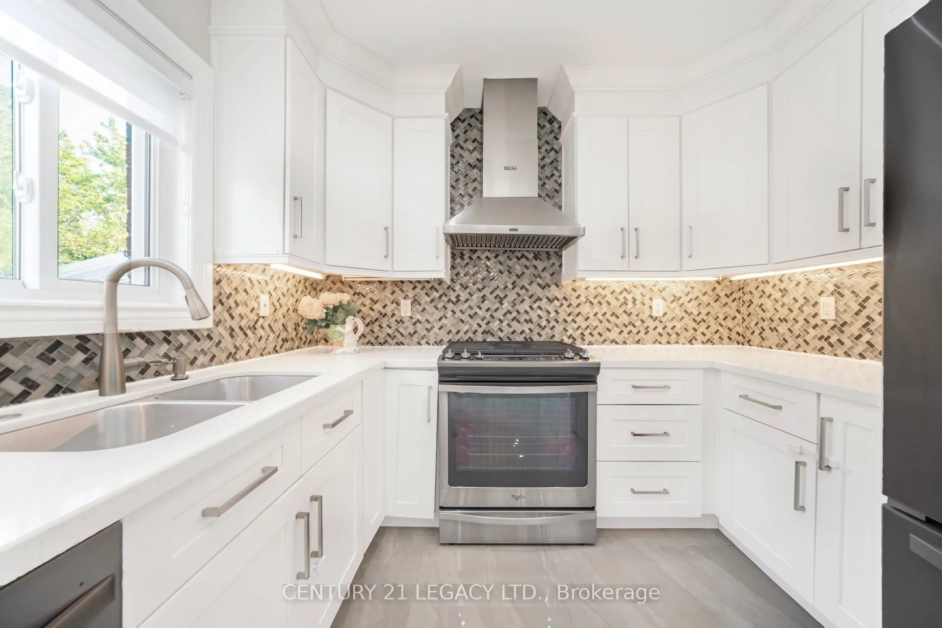 28 Sunnybrook Crescent