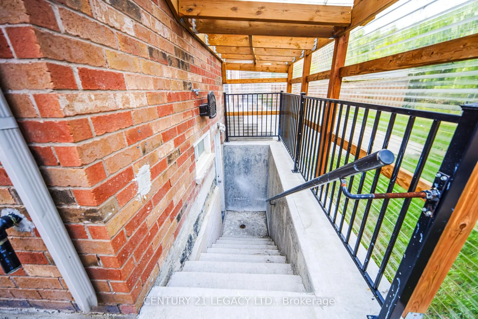 28 Sunnybrook Crescent