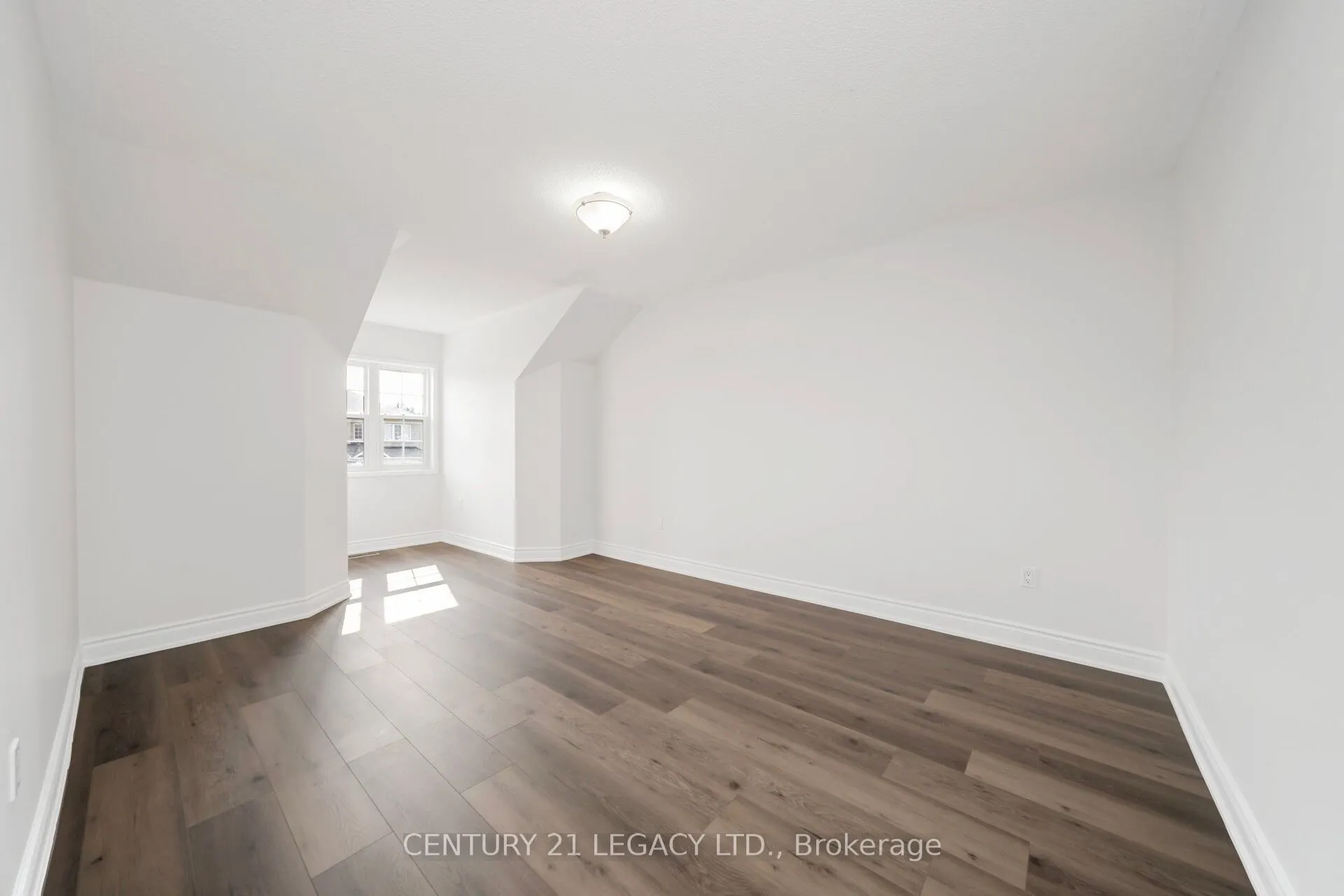 28 Sunnybrook Crescent