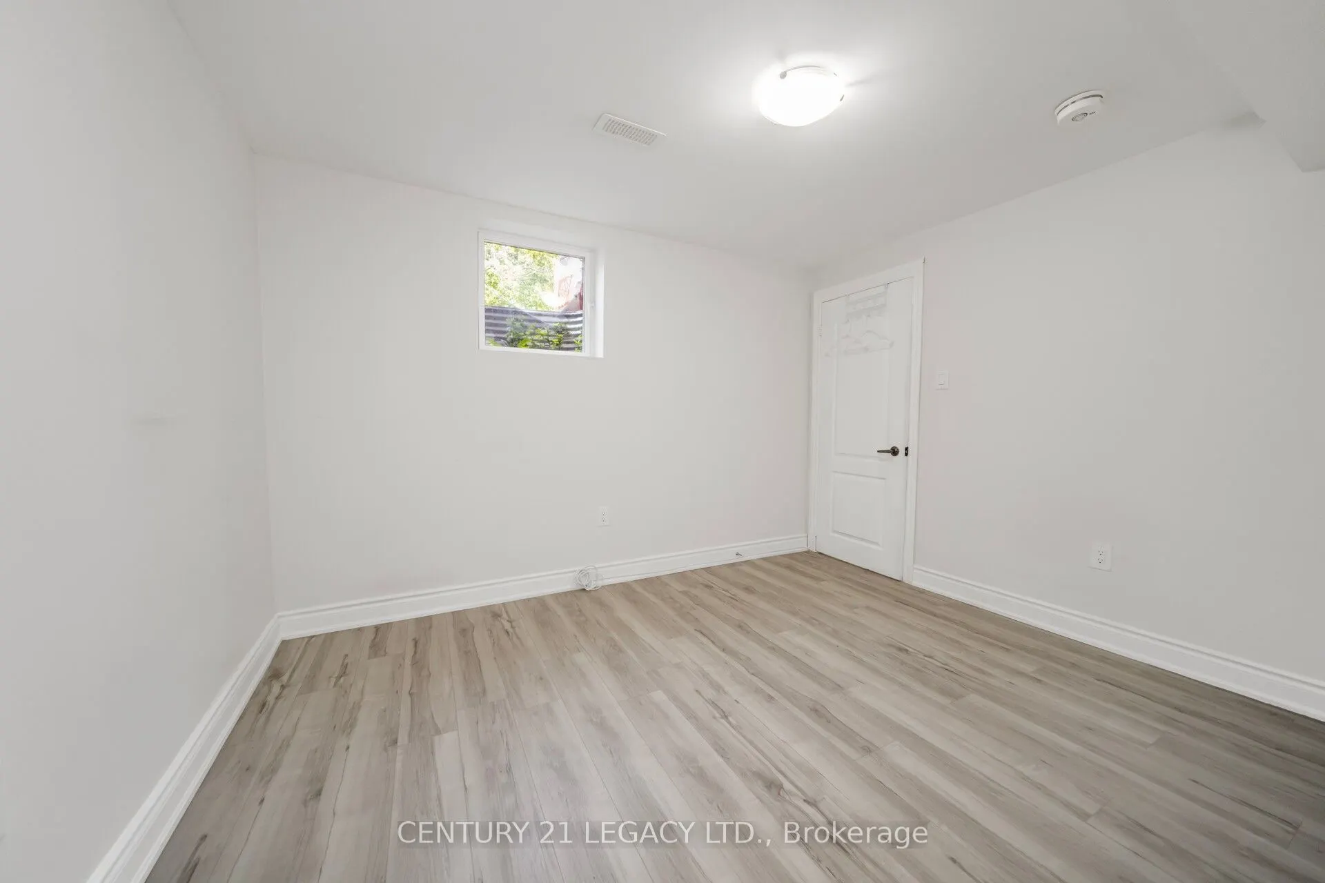 28 Sunnybrook Crescent