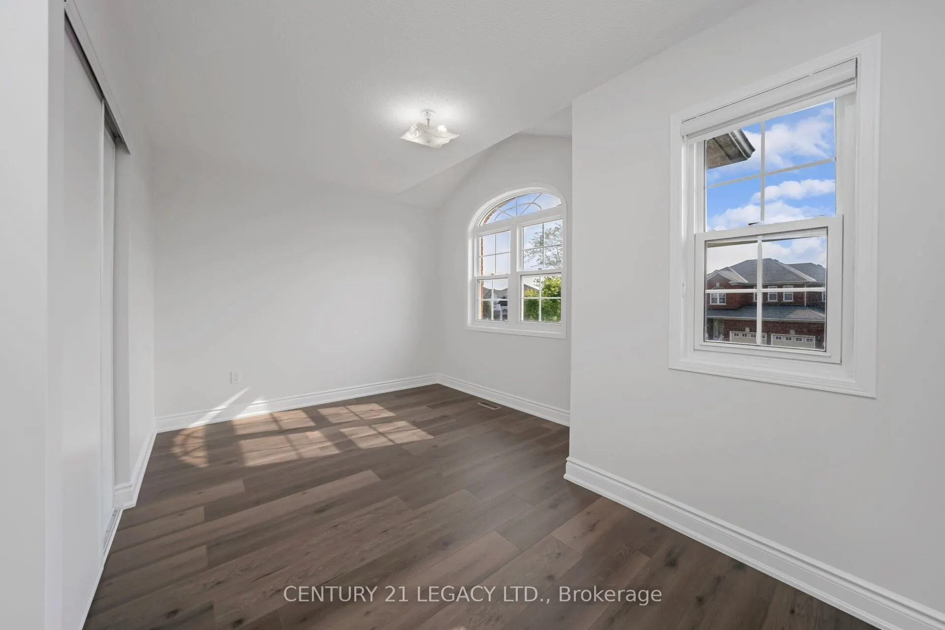 28 Sunnybrook Crescent