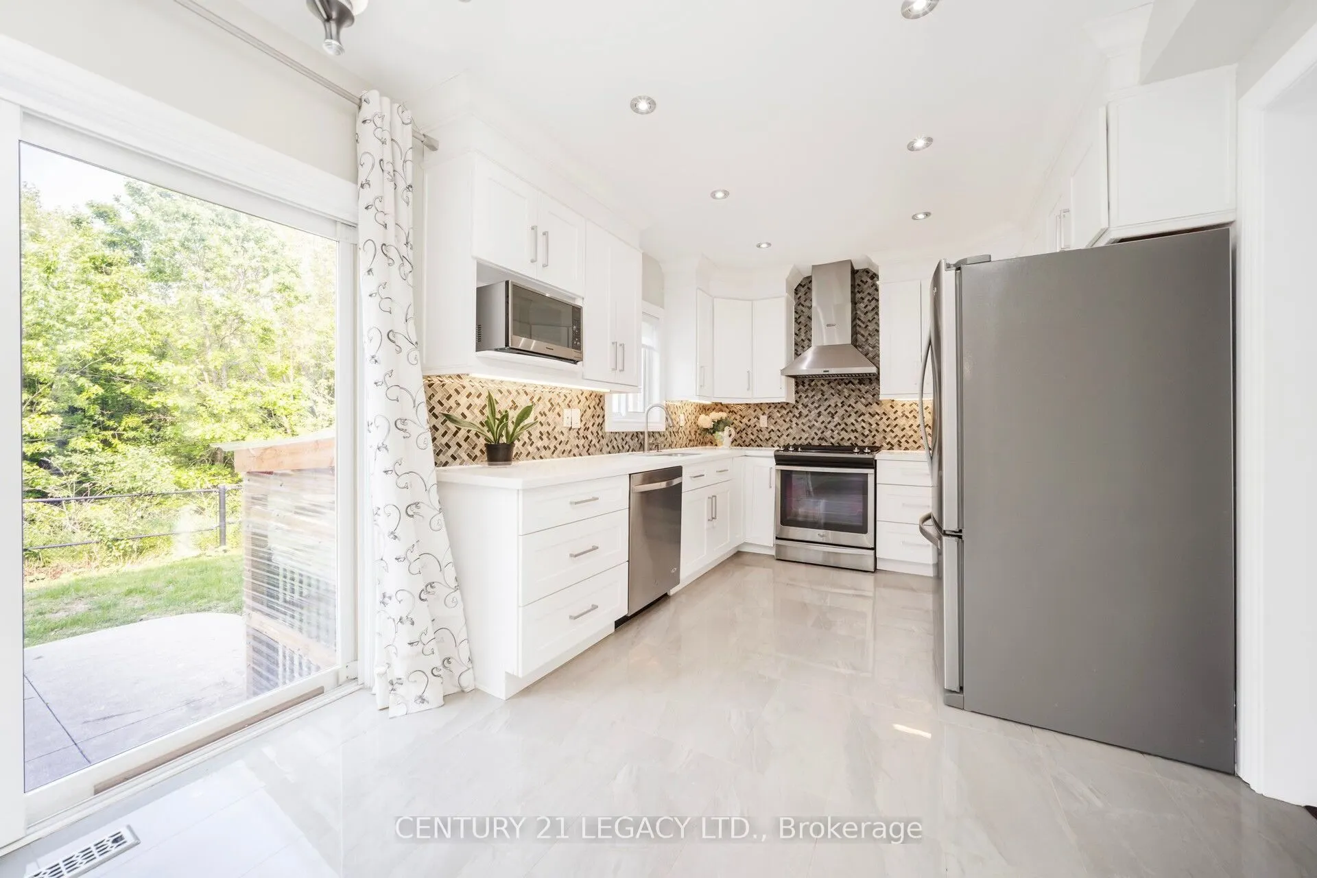 28 Sunnybrook Crescent