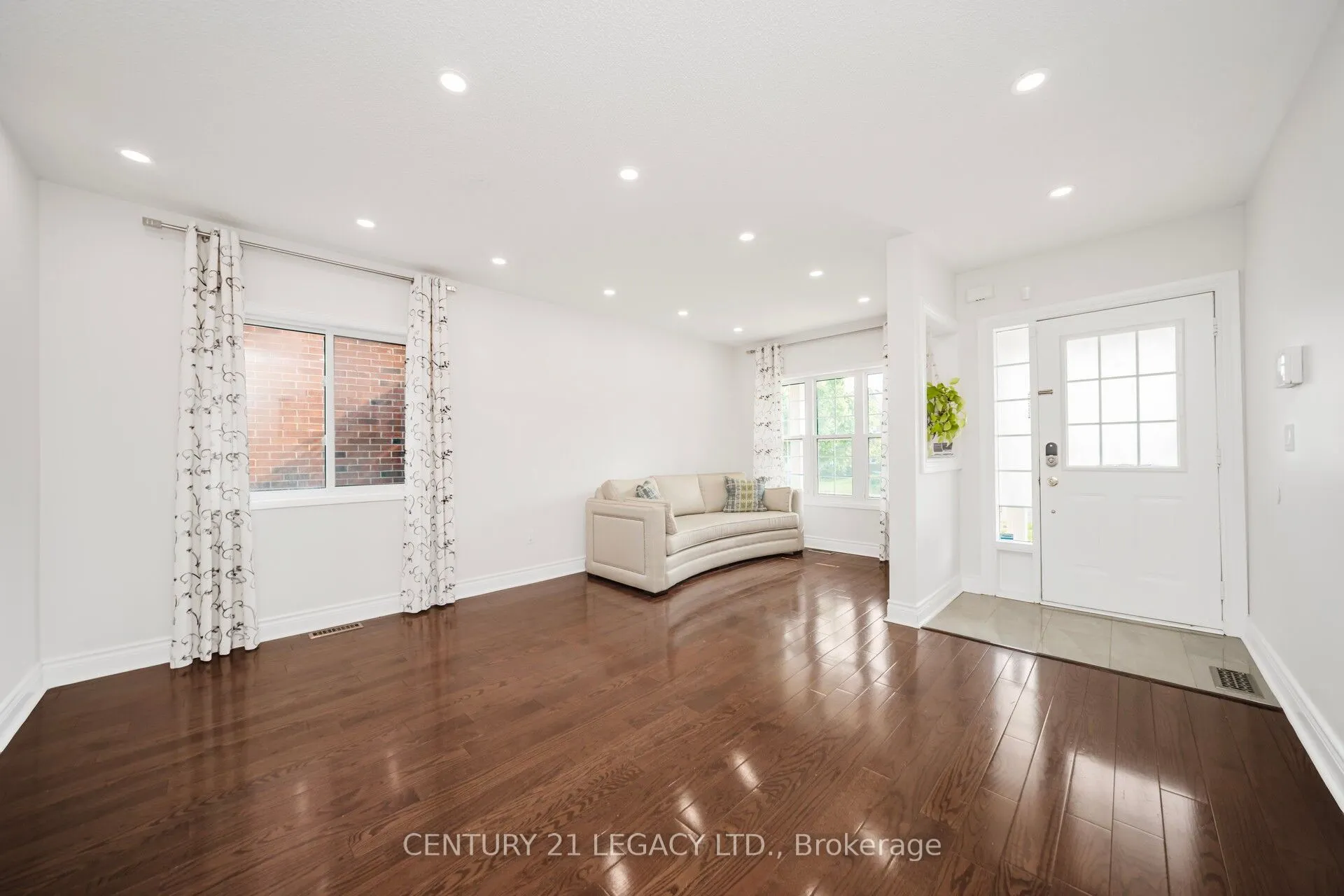 28 Sunnybrook Crescent