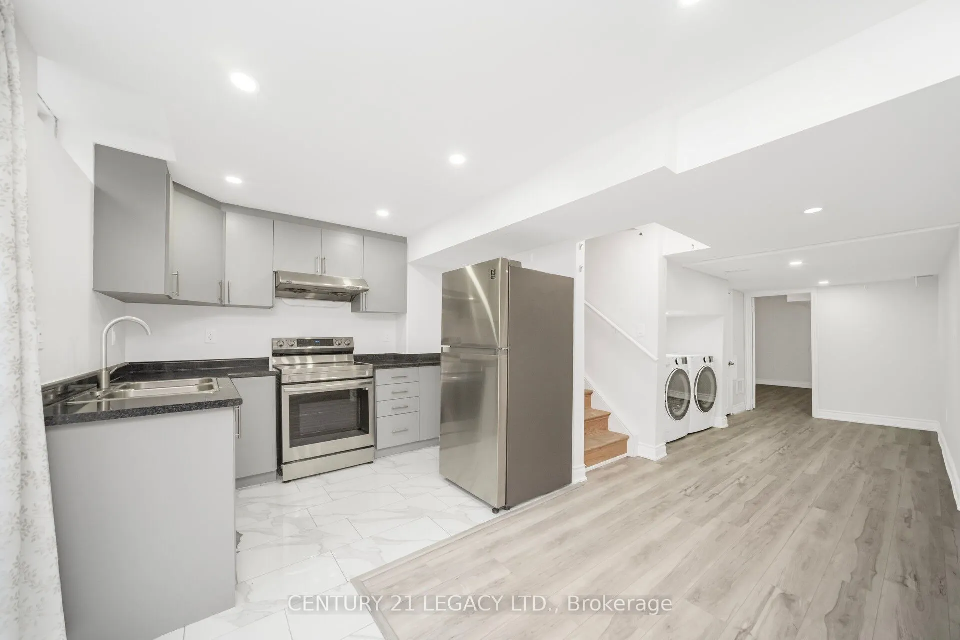 28 Sunnybrook Crescent