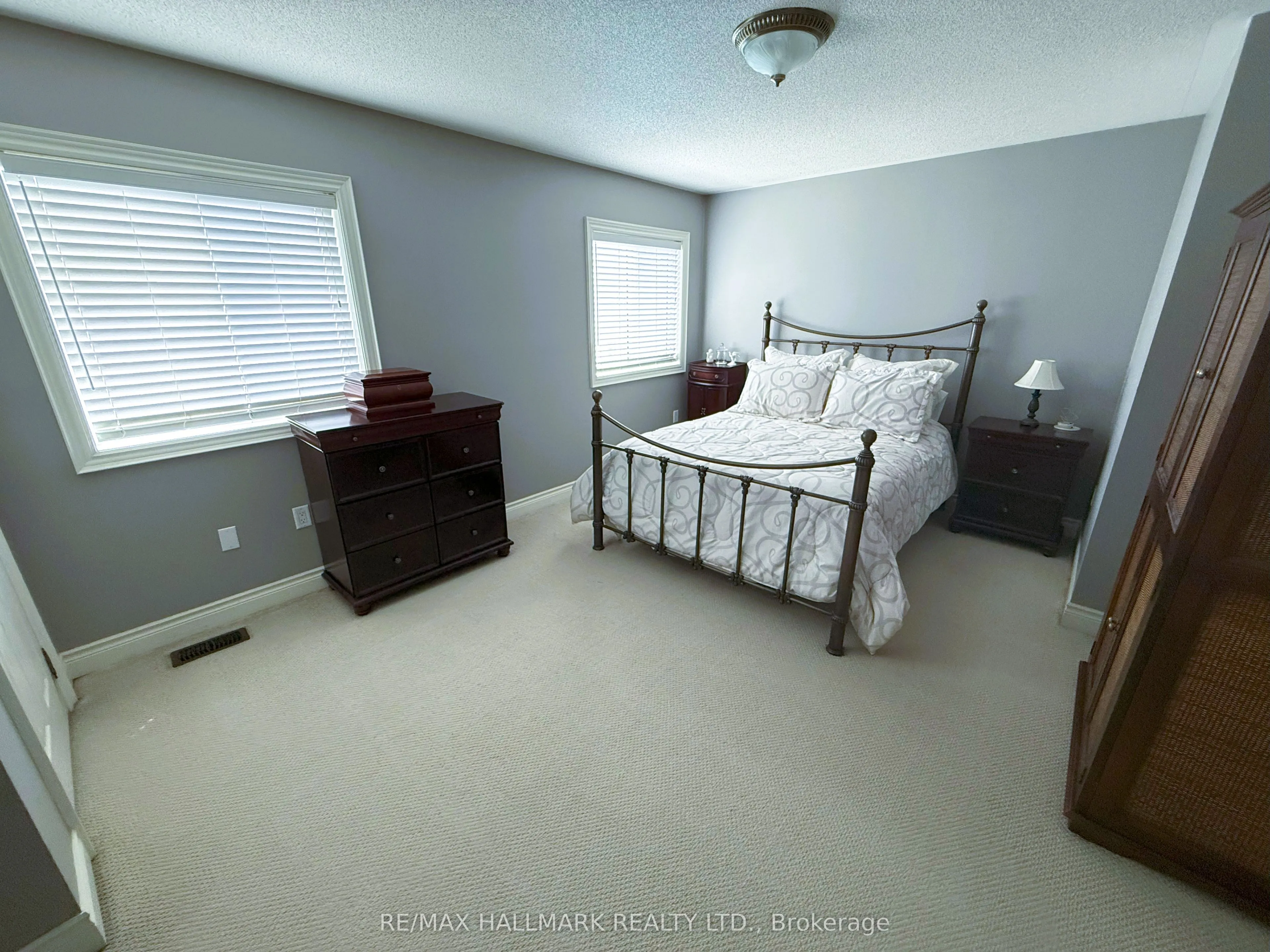 215 Queenslea Avenue S