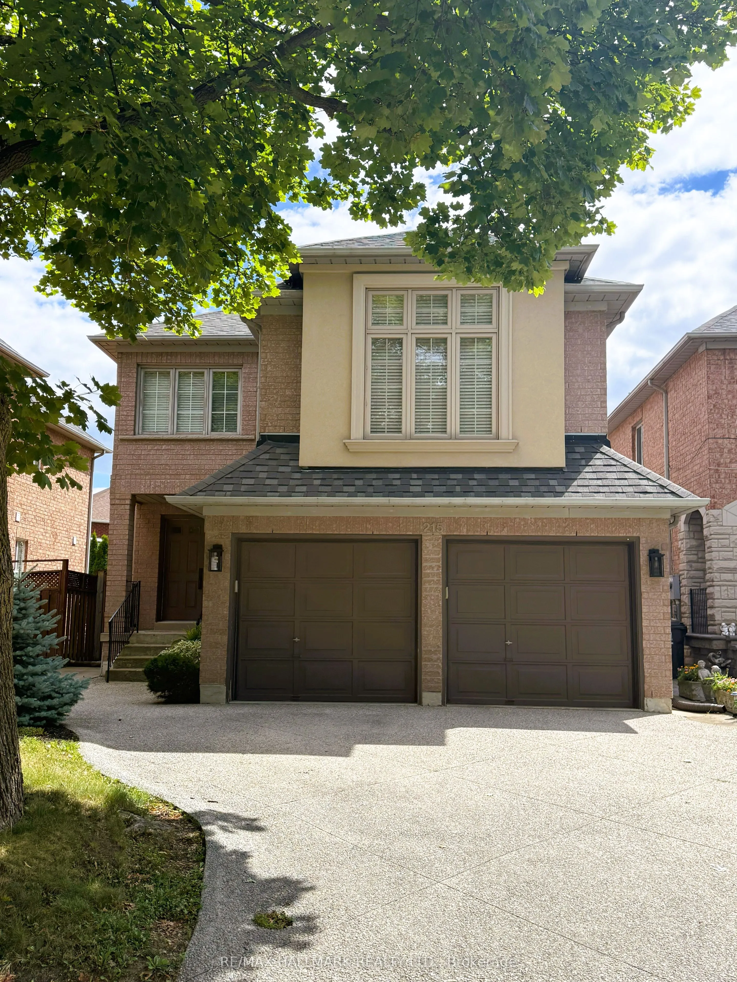 215 Queenslea Avenue S